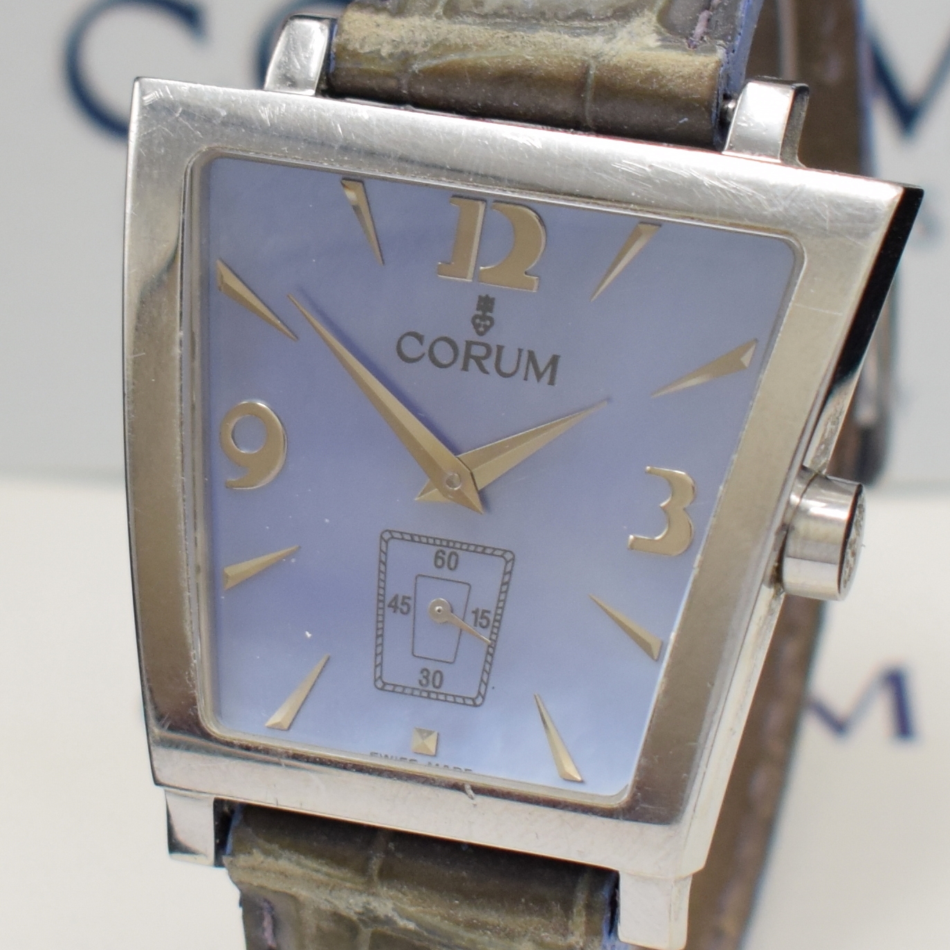 Detail a: CORUM Armbanduhr Trapeze Referenz 106.404.20, Schweiz um 2005, quarz, trapezförmiges Edelstahlgeh. inkl. orig. Lederband (zu ern.) m. orig. ...