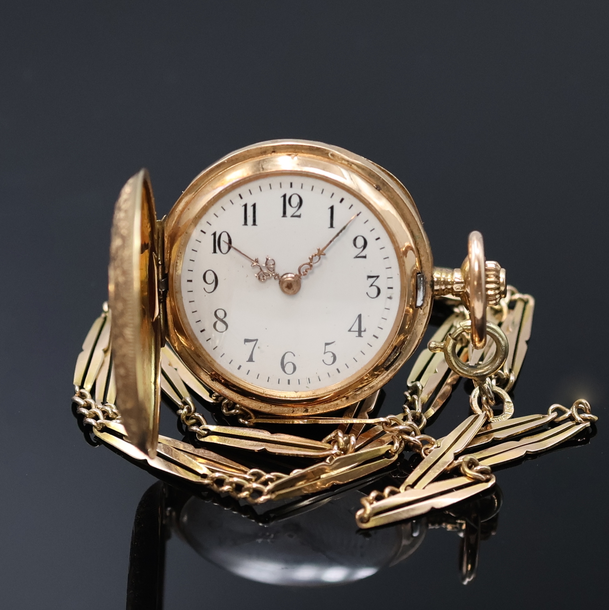 Detail a: Email-Damensavonette mit Kette in RoseG 585/000, Schweiz um 1910, guill. 3-Deckel Geh. dell., Emailzifferbl. m. arab. Zahlen, gold. Zeiger, verg. ...