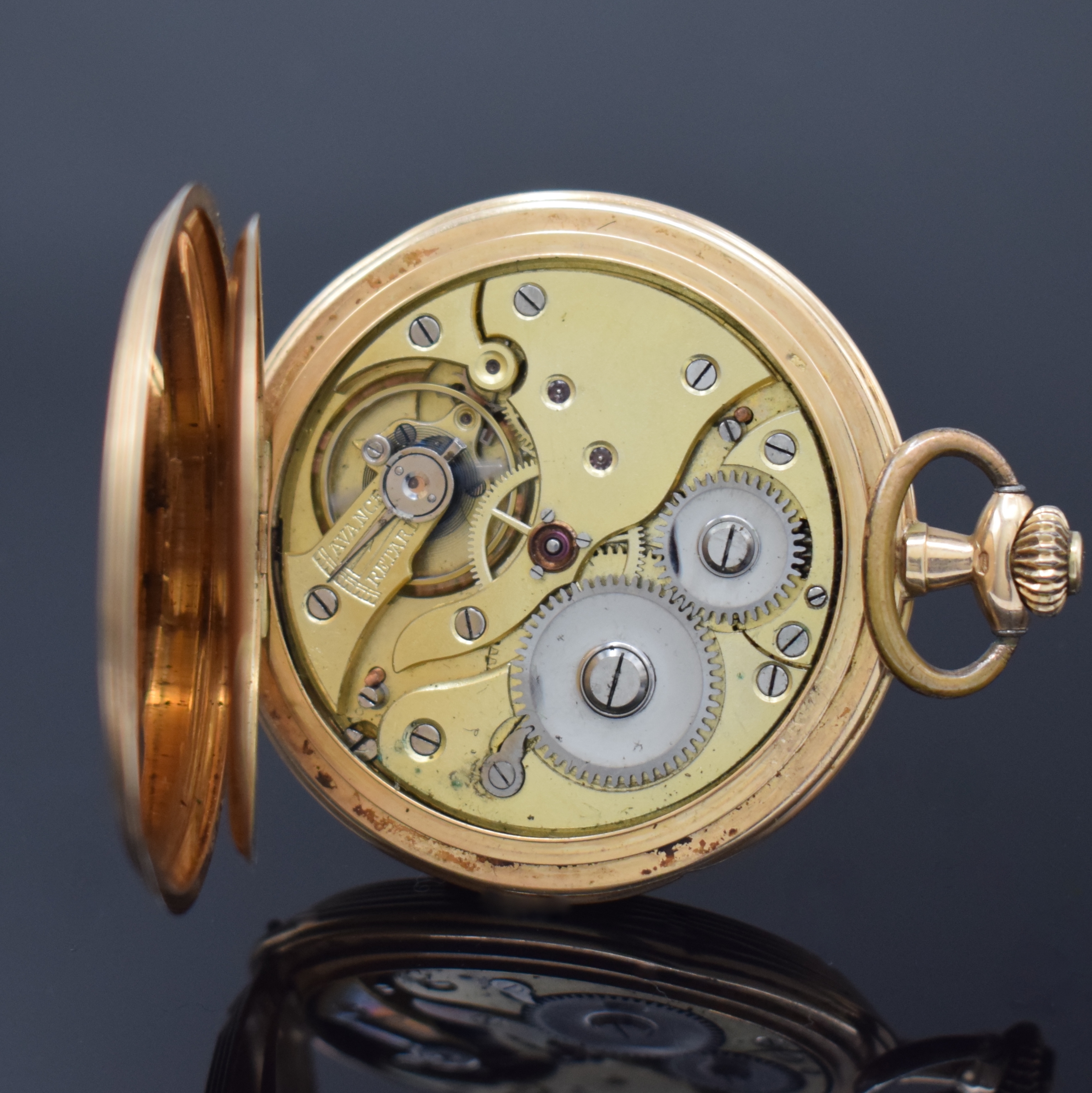 Detail c: Herrensavonette in GG 585/000 mit Chatelain in GG 585/000, Schweiz um 1930, guill. 3- Deckel Goldgeh. dell., silb. Zifferbl. m. arab. Zahlen fleck., ...