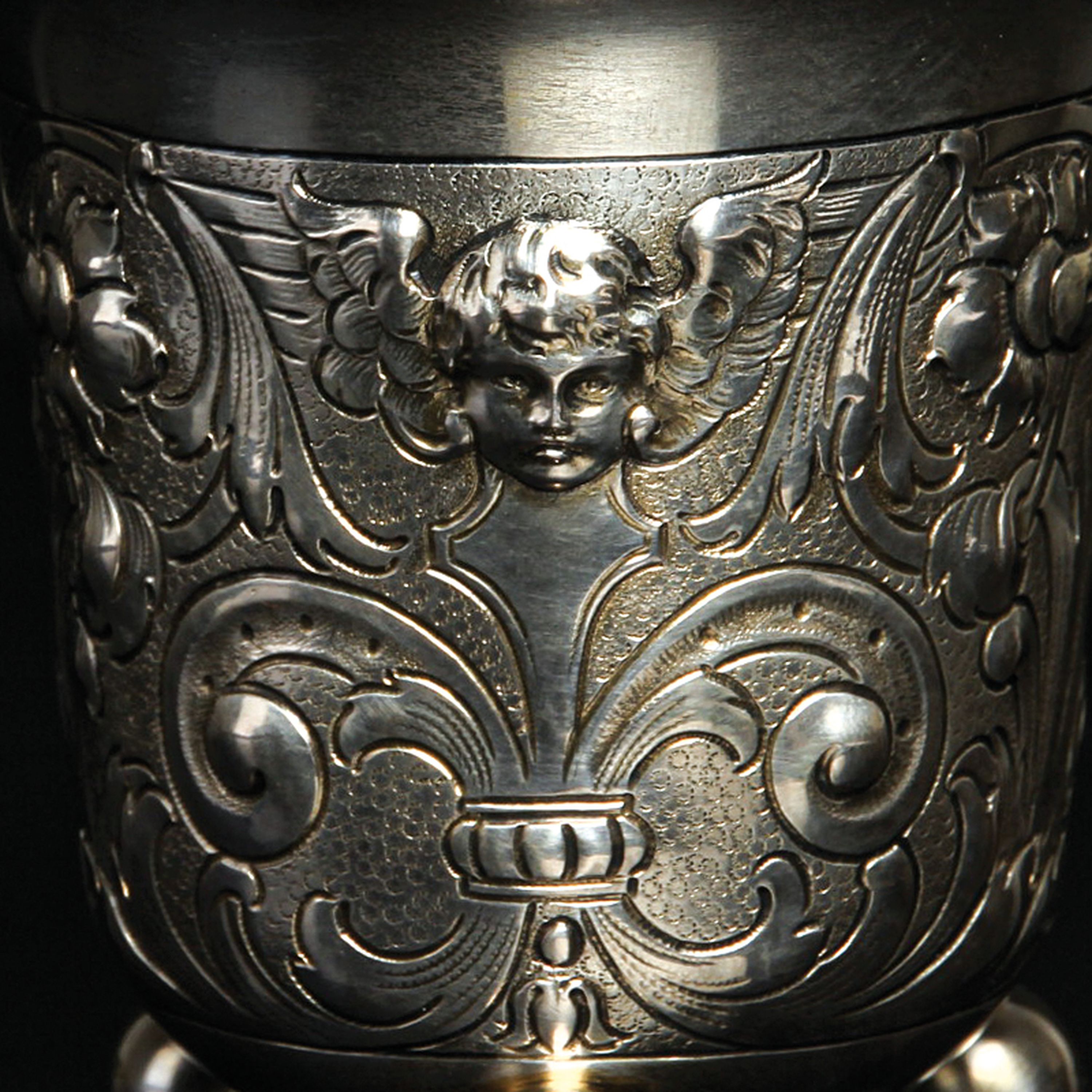 Detail a: Kugelfußbecher, G. Hermeling, wohl Köln, um 1907, 800er-Silber, ca. 92g, Kartusche bez. "EB 1882-1907", umlaufend barockisierender Dekor, ...