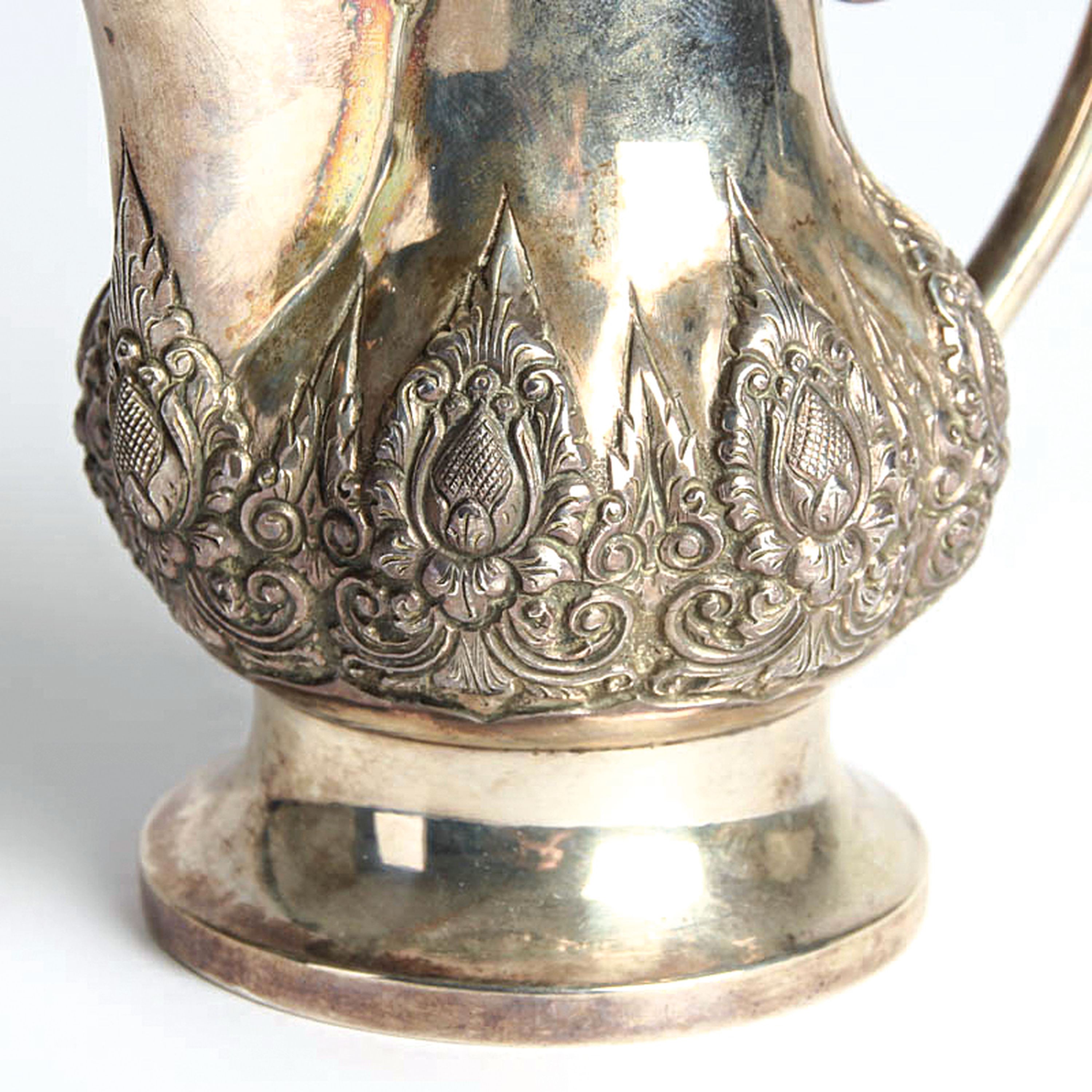Detail b: Mokkakännchen des Historismus, deutsch, Ende 19.Jh., 800er-Silber, ca.438g, H. 15 cm
