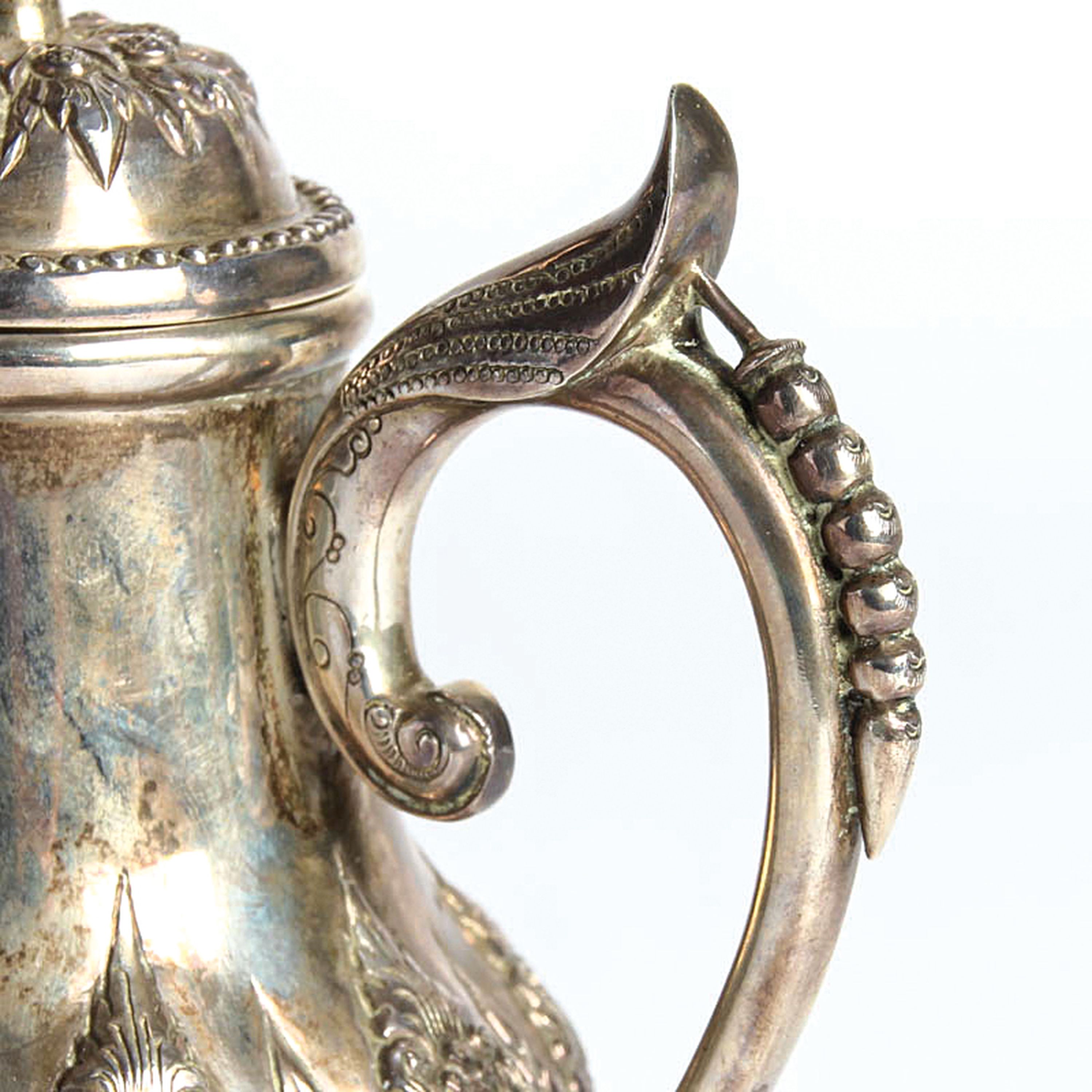 Detail c: Mokkakännchen des Historismus, deutsch, Ende 19.Jh., 800er-Silber, ca.438g, H. 15 cm
