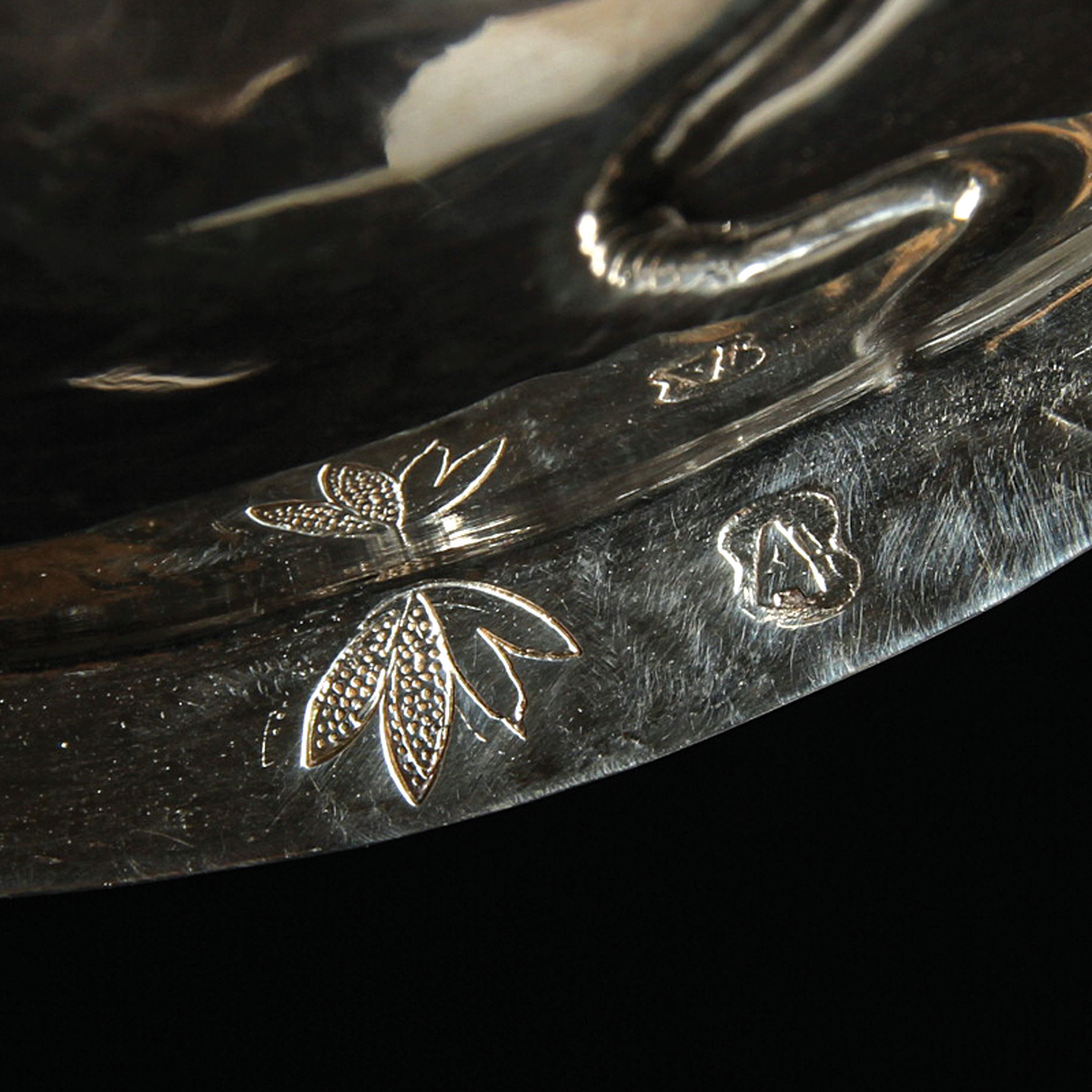 Detail f: Silberschale, Niederlande, datiert 1768, Rand bez. "Aan den Maarschall von Holland P.J. van Zuylen van Nyevelt 1708", ca. 226g, D. 23cm