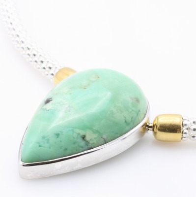 26913430b - Collier mit Lemonchrysopras an Kette, Kette: Stahl versilbert m. goldplatt. Kappen, L. ...