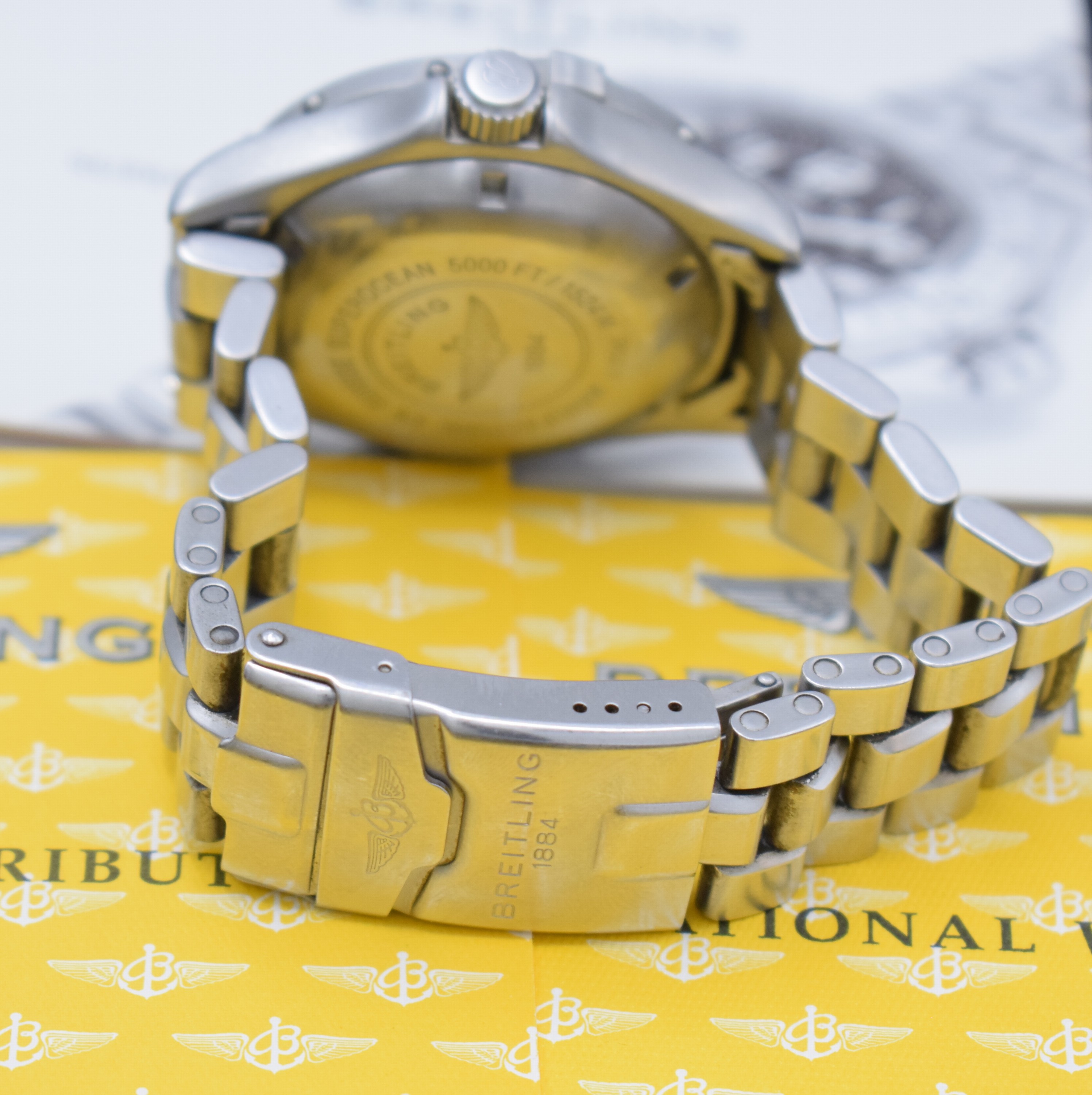 Detail b: BREITLING Superocean Herrenarmbanduhr Referenz A17045, Schweiz verk. lt. beil. Pap. 09/1999, Automatik, Stahlgeh., Boden u. Krone verschr., orig. ...