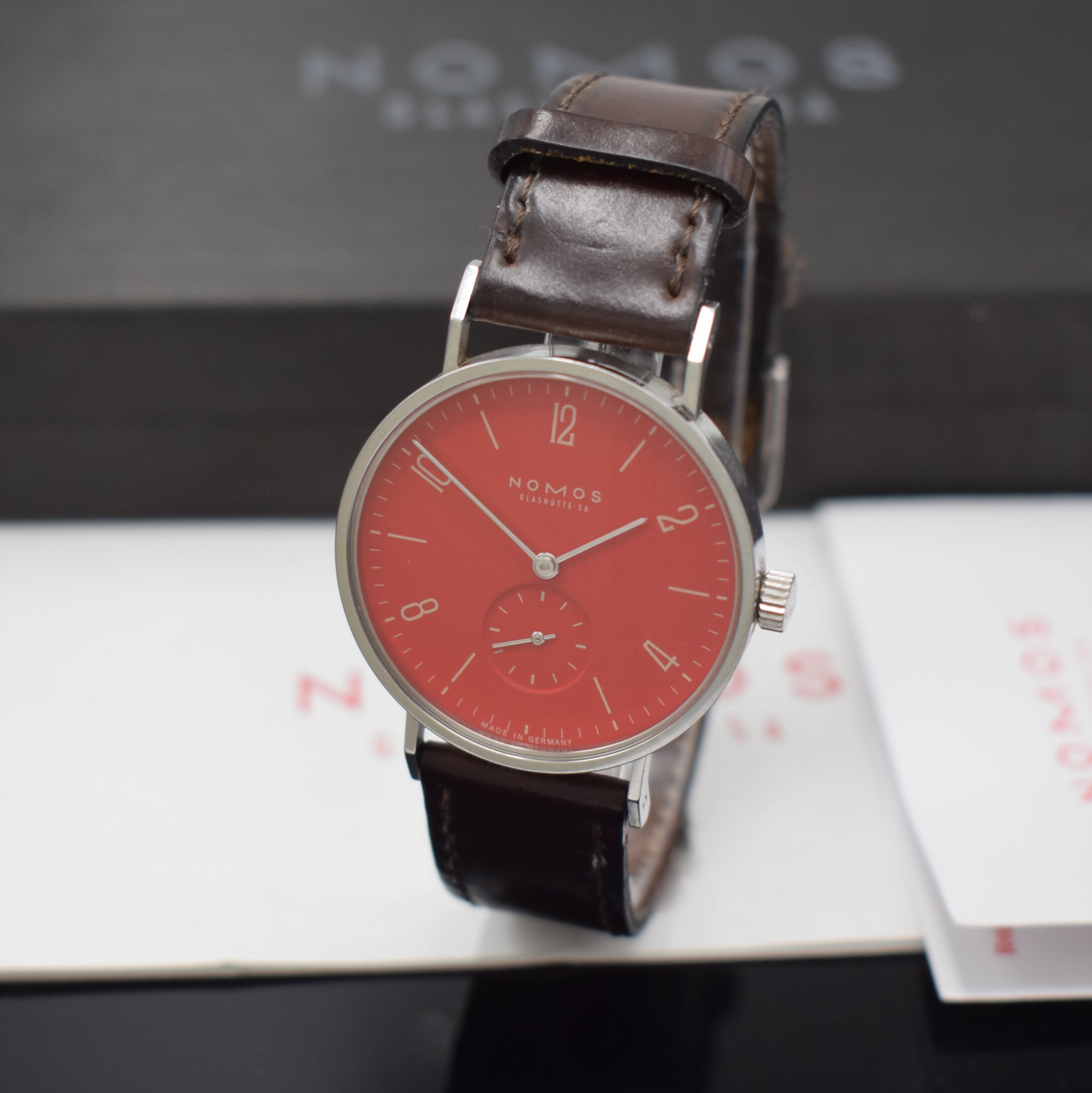 NOMOS Tangente Super30 auf 100 Stück limitierte Armbanduhr, Deutschland verk. lt. Pap. 09/2004, Handaufzug, Edelstahlgeh., beids. vergl., Boden ...