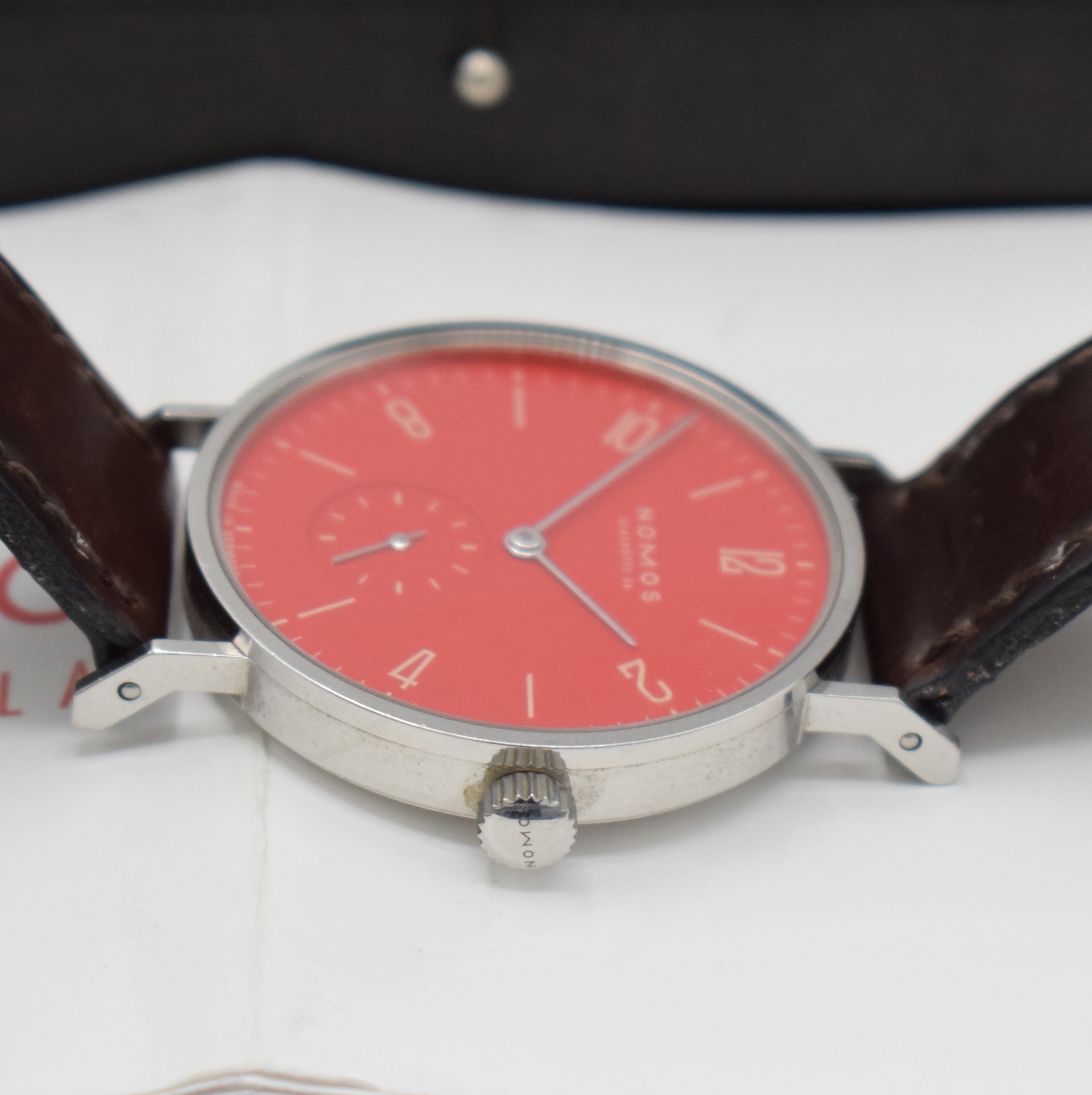 Detail c: NOMOS Tangente Super30 auf 100 Stück limitierte Armbanduhr, Deutschland verk. lt. Pap. 09/2004, Handaufzug, Edelstahlgeh., beids. vergl., Boden ...