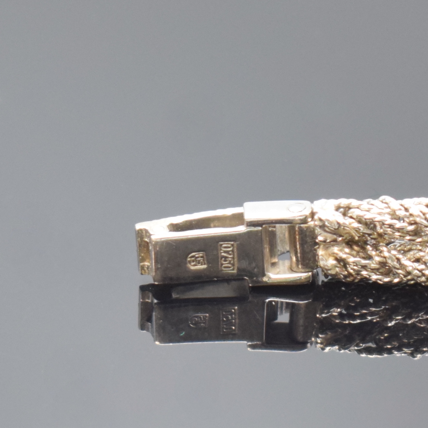 Detail b: Damenarmbanduhr bezeichnet Ebel in WG 750/000 mit Diamanten, Schweiz um 1980, quarz, Boden aufgedr., silb. Zifferbl. m. 4 aufges. Indizes altersbed. ...