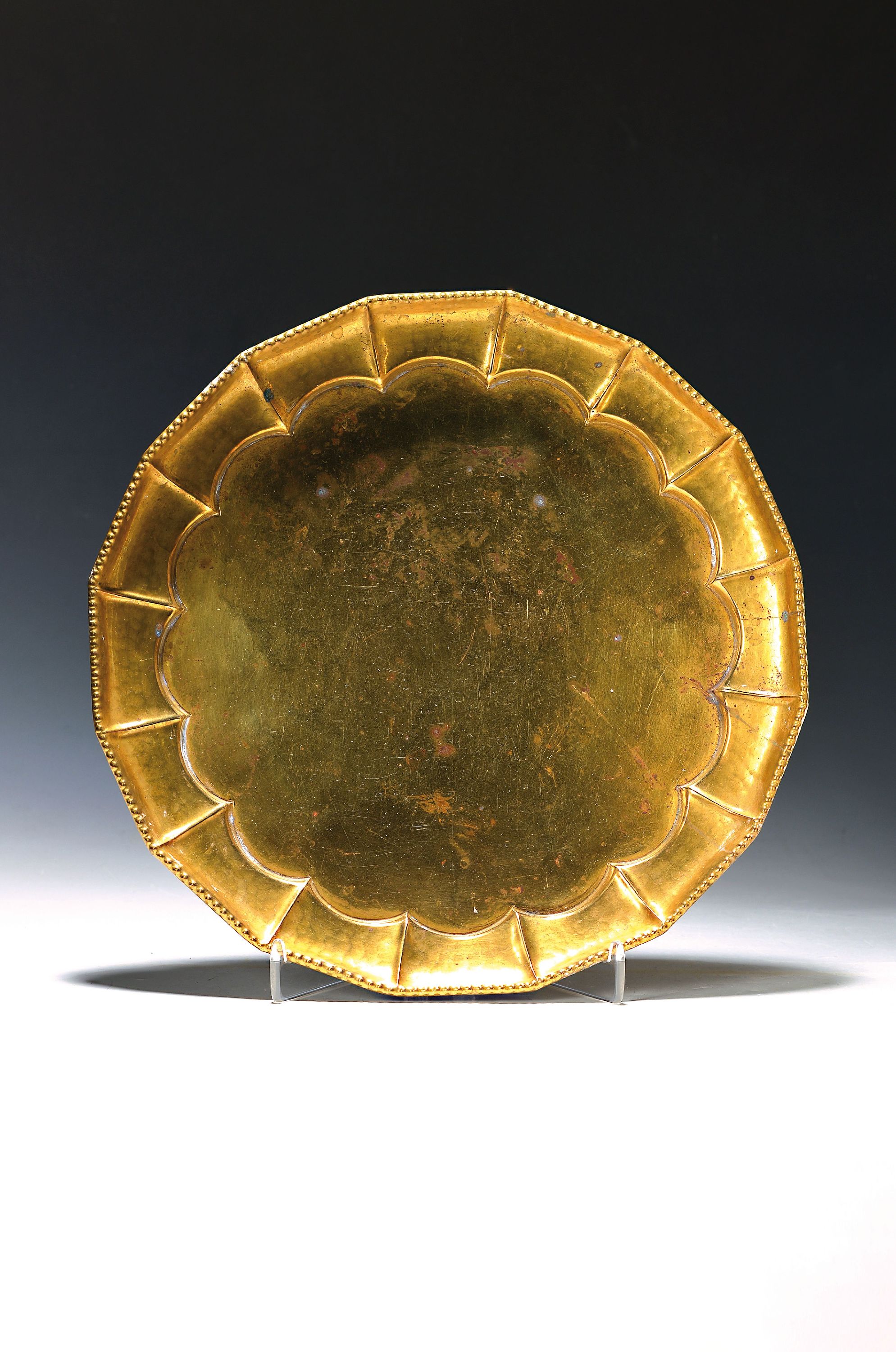 Schale, NMK Münchener Kunst, Bodenmarke, Messing, Perlrand, teils mit Hammerschlagdekor, H. ca. 4cm, D. ca. 34cm