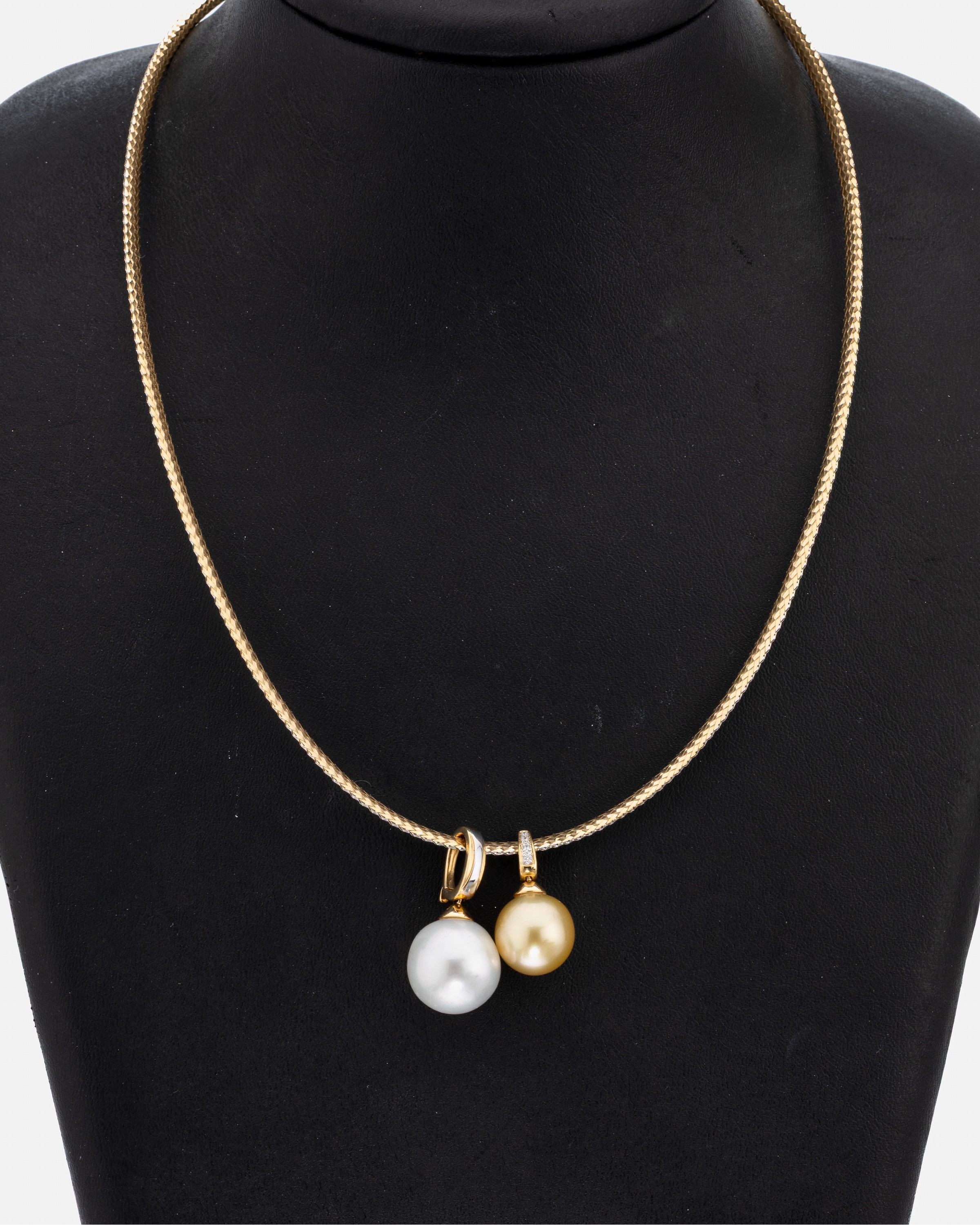 14 kt Gold Collier mit 2 Zuchtperl-Anhänger, GG/WG 585/000, 1 x Clipanhänger mit weißer chin. Süßwasserzuchtperle, 1 x Anhänger goldfarb. ...