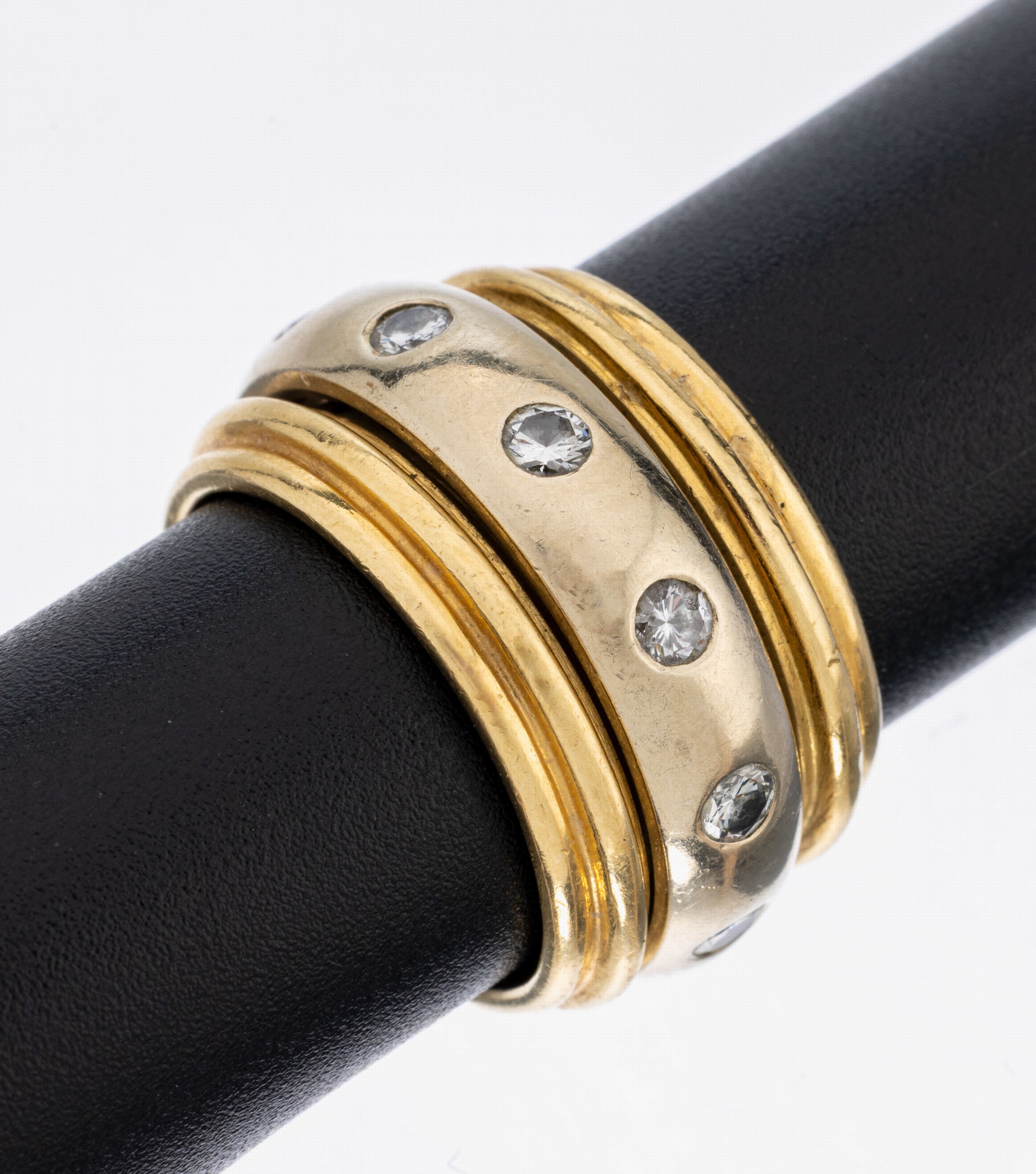 18 kt Gold Brillant-Ring, GG 750/000 gepr.,11 Brillanten zus. ca. 0.55 ct Weiß/si, ca. 16.0 g, RW 50