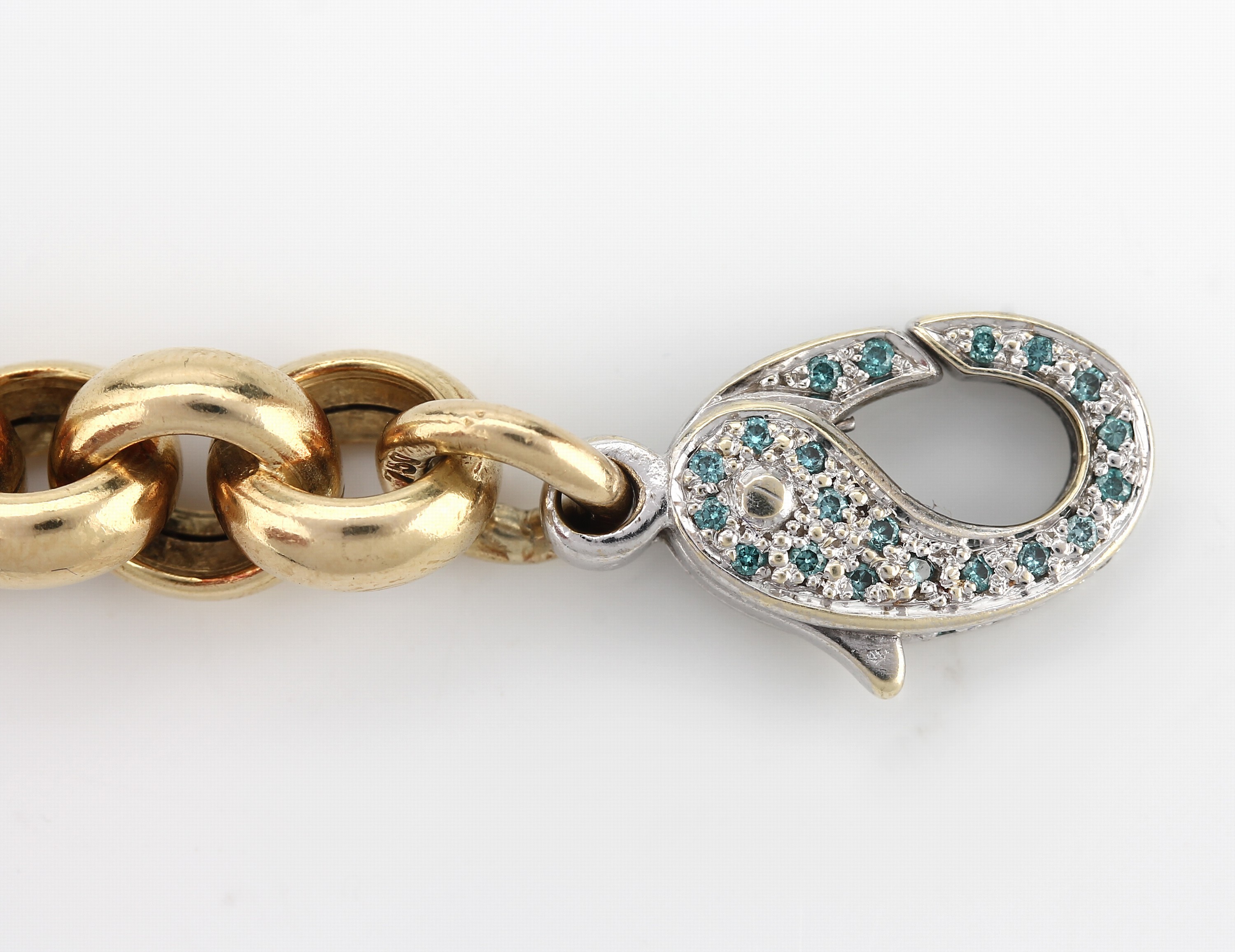 Detail a: 18 kt Gold Armband mit Diamant- Schmuckschließe, GG/WG 750/000, Karabinerschließe eine Seite mit Diamanten zus. ca. 0.10 ct Grün (beh.)/vs, ...