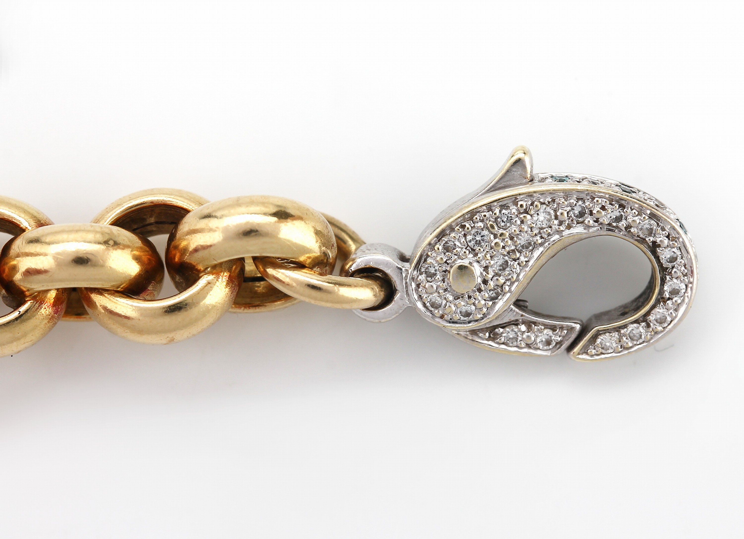 Detail b: 18 kt Gold Armband mit Diamant- Schmuckschließe, GG/WG 750/000, Karabinerschließe eine Seite mit Diamanten zus. ca. 0.10 ct Grün (beh.)/vs, ...