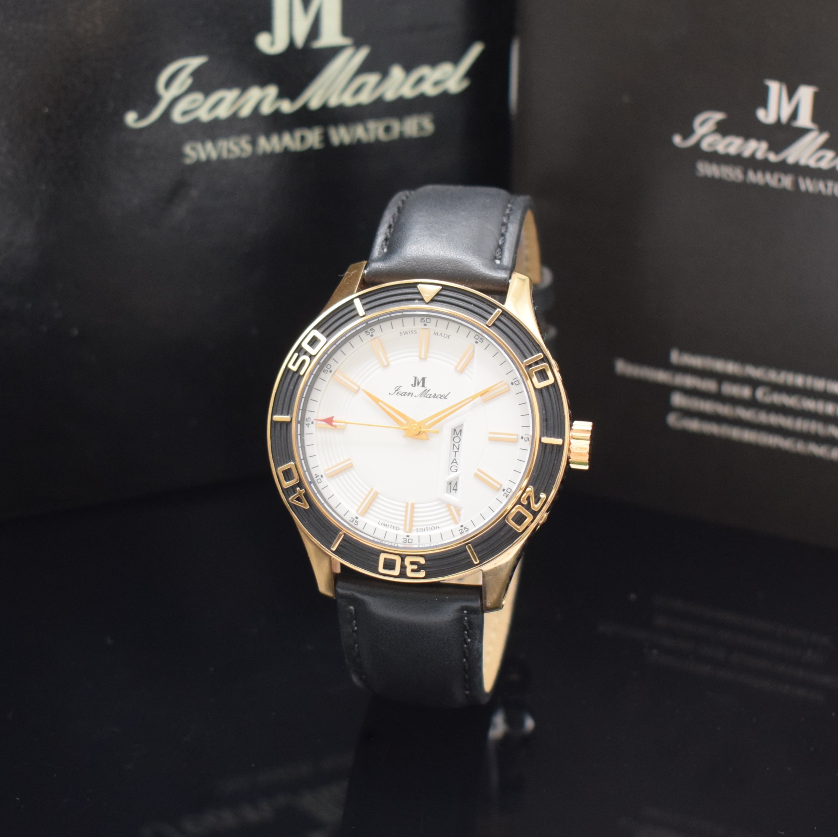 JEAN MARCEL Mythos auf 300 Stück limitierte Herrenarmbanduhr Referenz 64.281, Schweiz um 2020, Automatik, verg. Geh. (teils m. Carbonoptik) beids. ...