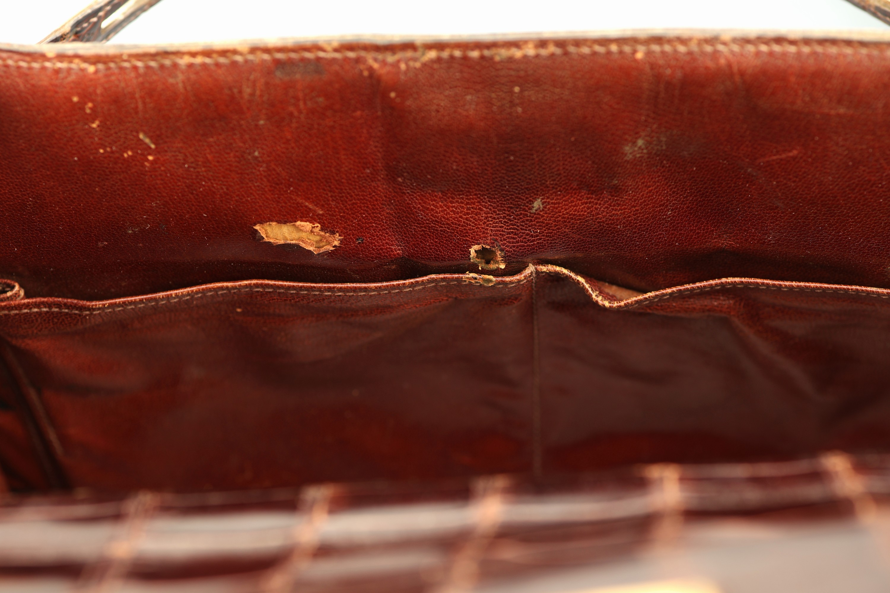 Detail f: Seltene Vintage HERMES KELLY Bag 32, 1960er Jahre, HERMES Shiny Crocodile in Havanna -Braun/schöner warmer Braunton, innen mit Ziegenleder, ...