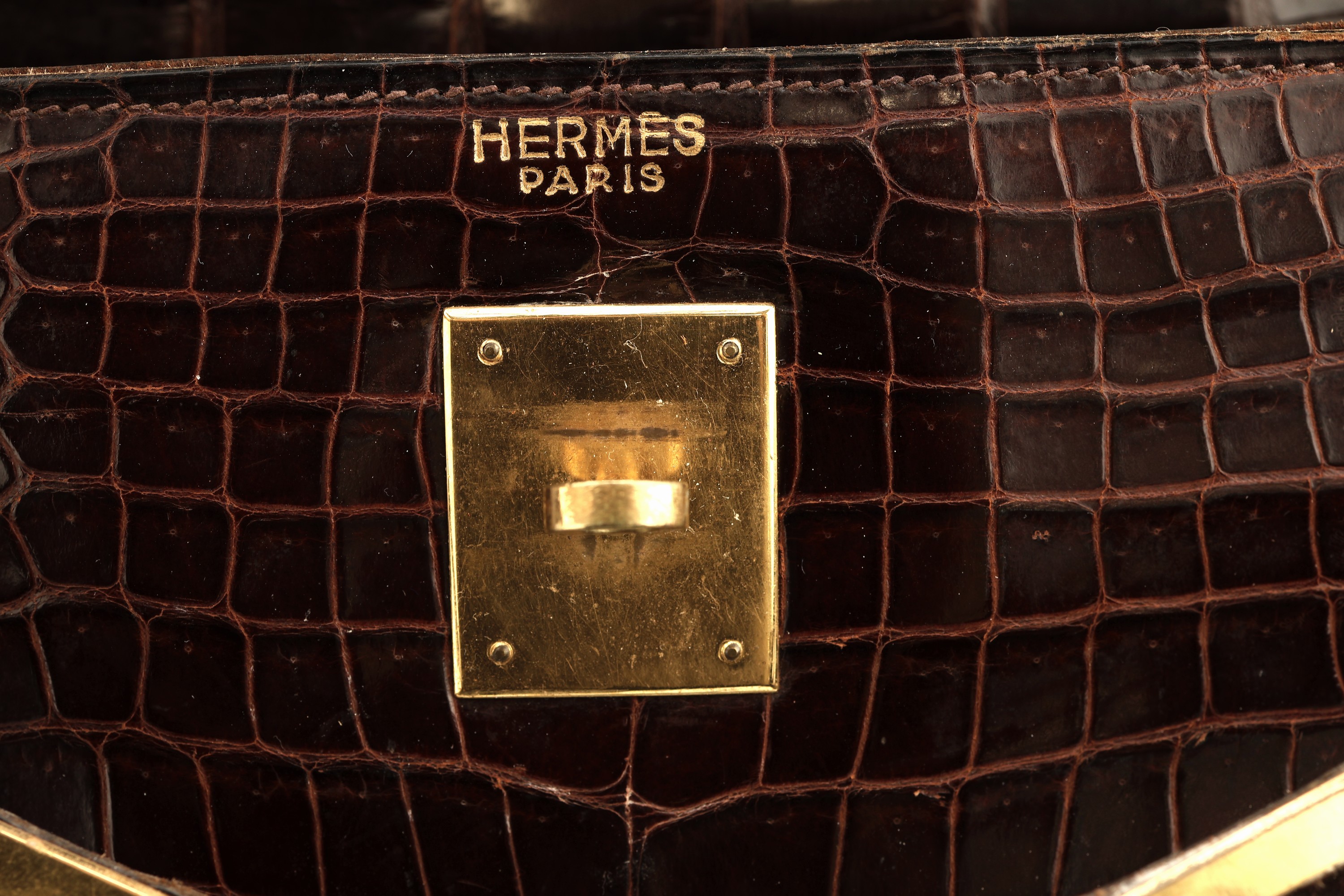 Detail g: Seltene Vintage HERMES KELLY Bag 32, 1960er Jahre, HERMES Shiny Crocodile in Havanna -Braun/schöner warmer Braunton, innen mit Ziegenleder, ...