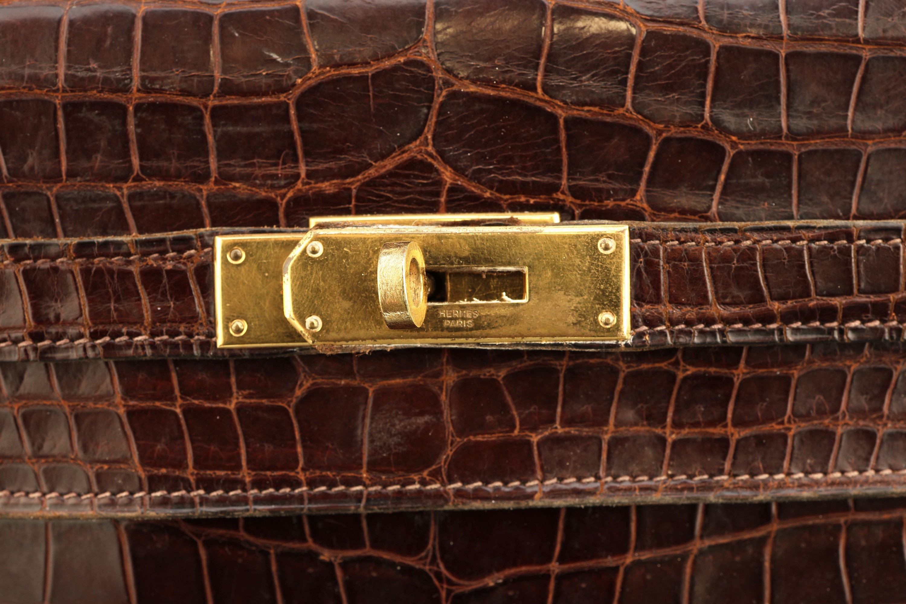 Detail h: Seltene Vintage HERMES KELLY Bag 32, 1960er Jahre, HERMES Shiny Crocodile in Havanna -Braun/schöner warmer Braunton, innen mit Ziegenleder, ...