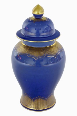 Image 26914261 - Deckelvase, made in Japan, Porzellan, blau glasiert u. goldfarben verziert, ...