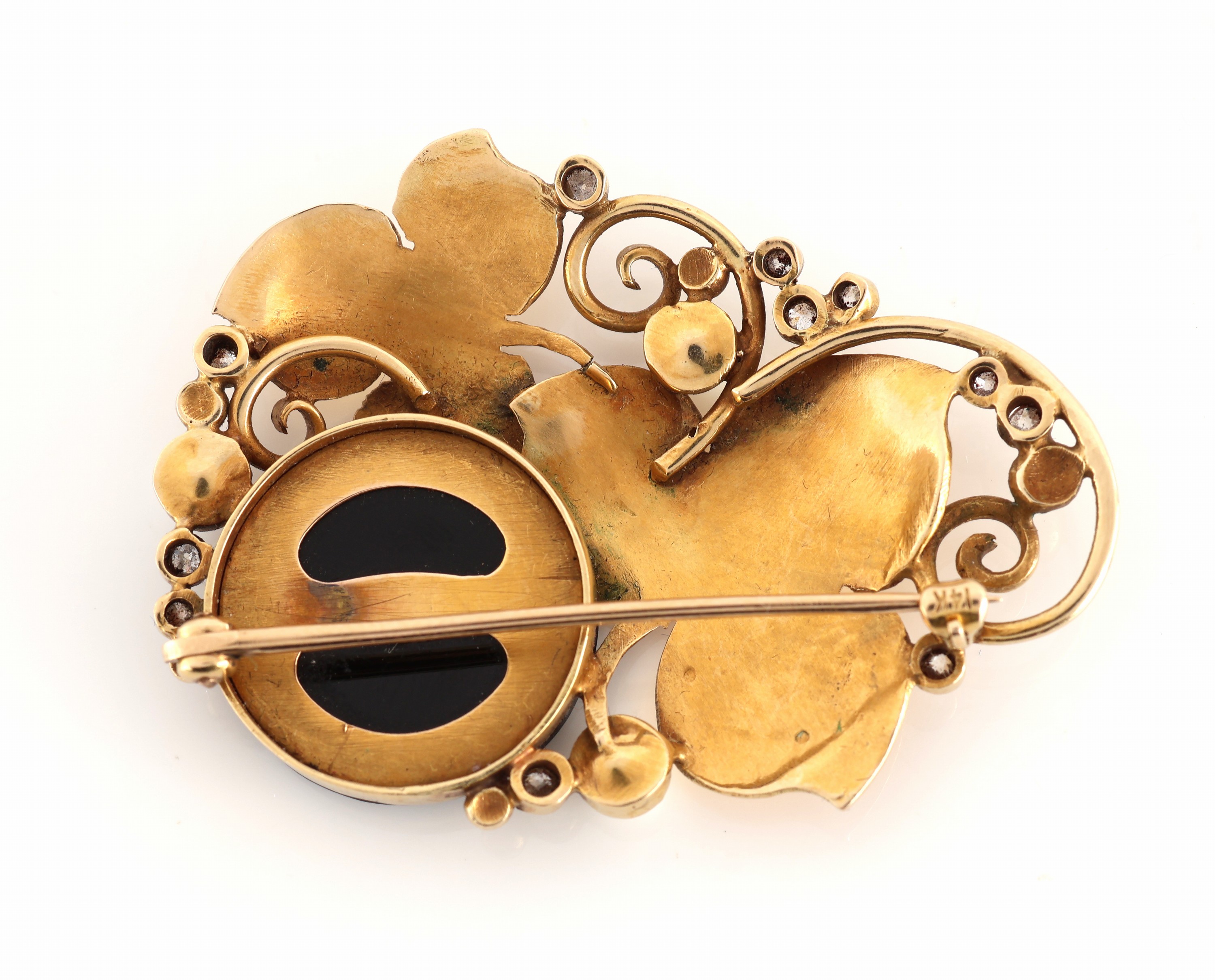 Detail a: 14 kt Gold Onyx-Perl-Diamant-Brosche, GG 585/000 gepr., runde Onyxscheibe, 2 aufgelegteBlätter, Zuchtperlenbesatz, 11 Altschliffdiamanten zus. ca. ...