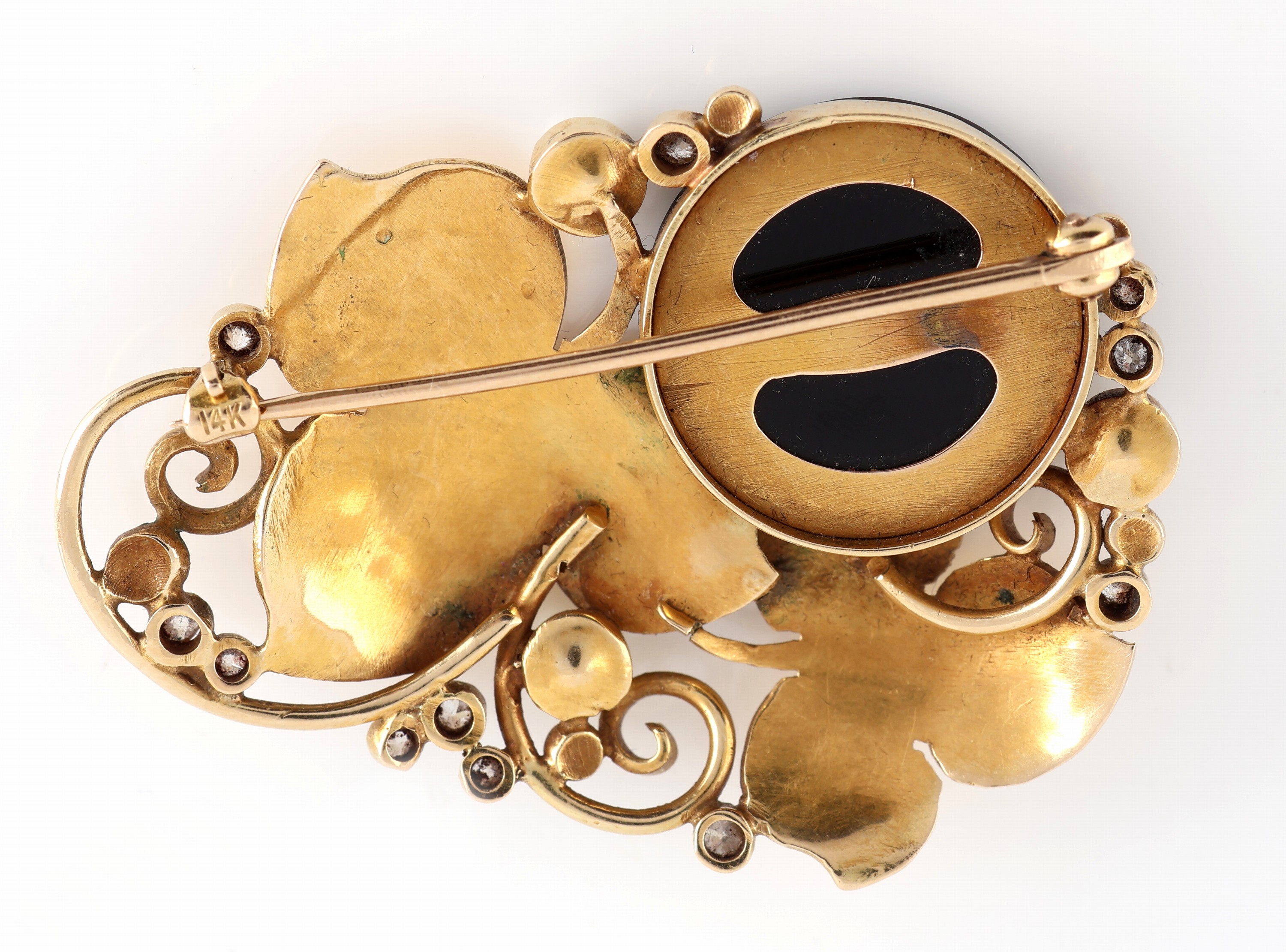 Detail b: 14 kt Gold Onyx-Perl-Diamant-Brosche, GG 585/000 gepr., runde Onyxscheibe, 2 aufgelegteBlätter, Zuchtperlenbesatz, 11 Altschliffdiamanten zus. ca. ...