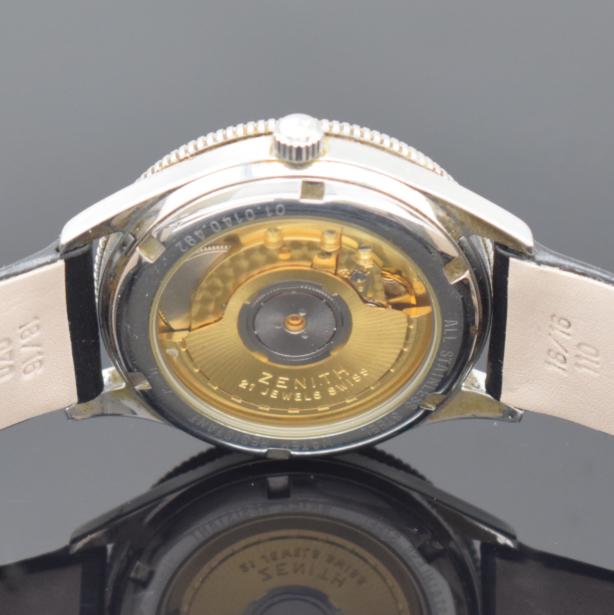 Detail d: ZENITH Pilot Herrenarmbanduhr Referenz 01.0140.492, Schweiz um 1995, Automatik, Stahlgeh. beids. vergl., Boden verschr., geriffelte Lünette, ...