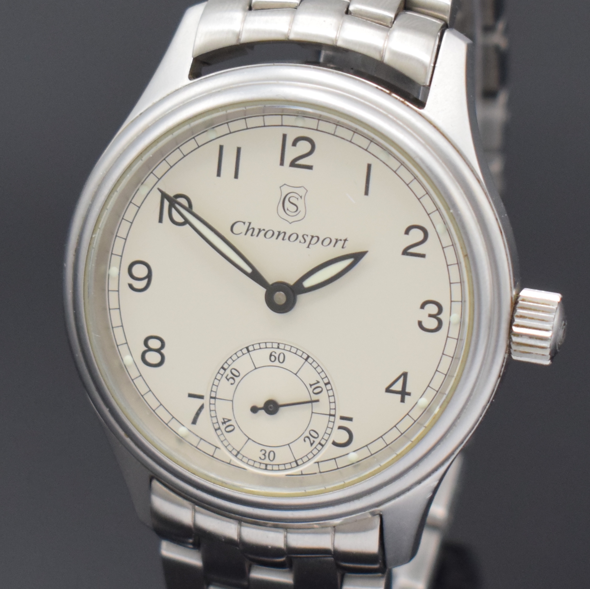 Detail a: CHRONOSPORT Herrenarmbanduhr in Edelstahl, Schweiz um 2005, Handaufzug, Boden u. Krone verschr., Sinn Stahlband m. dopp. Faltschl., silb. Zifferbl. ...