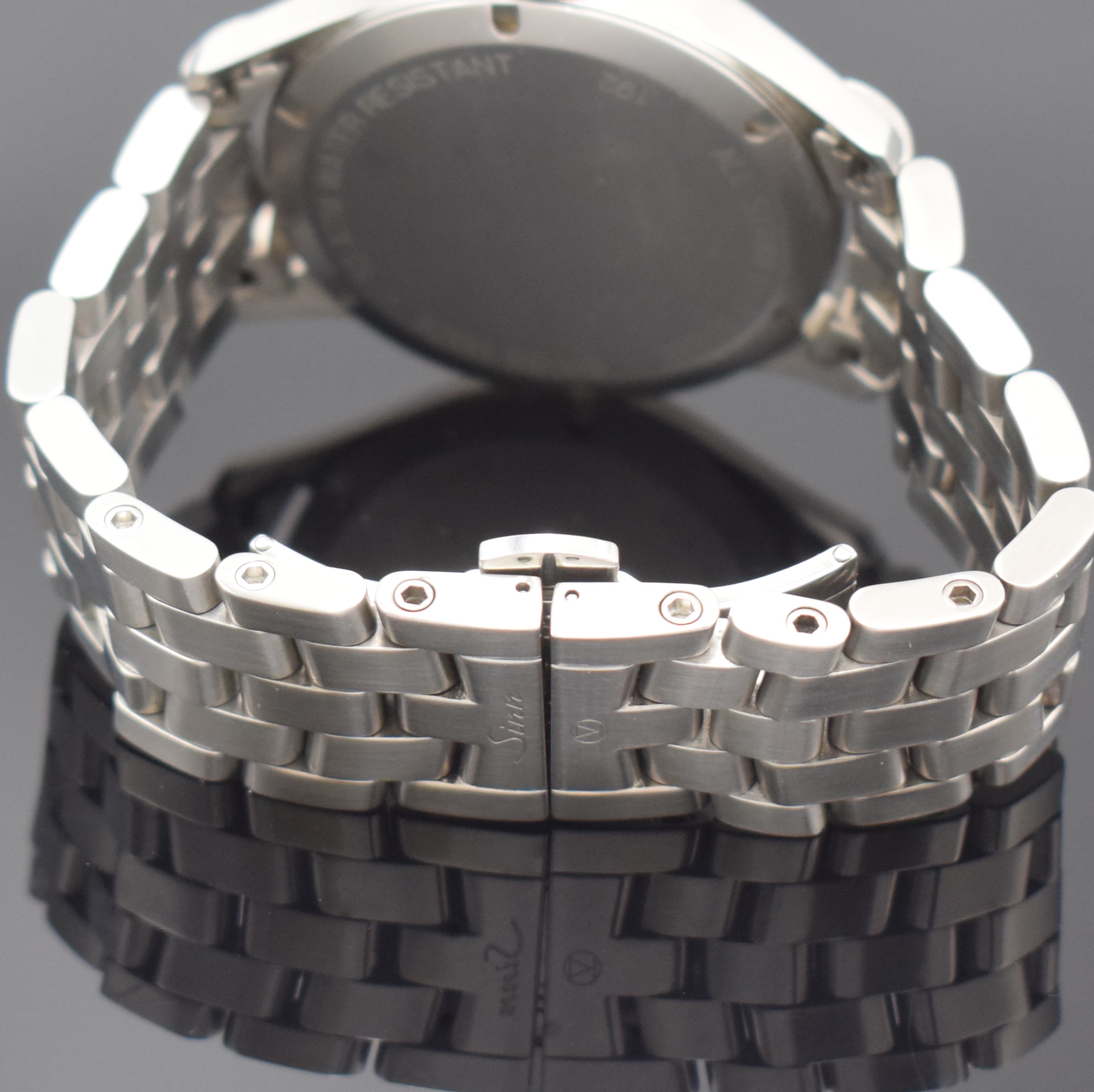 Detail b: CHRONOSPORT Herrenarmbanduhr in Edelstahl, Schweiz um 2005, Handaufzug, Boden u. Krone verschr., Sinn Stahlband m. dopp. Faltschl., silb. Zifferbl. ...