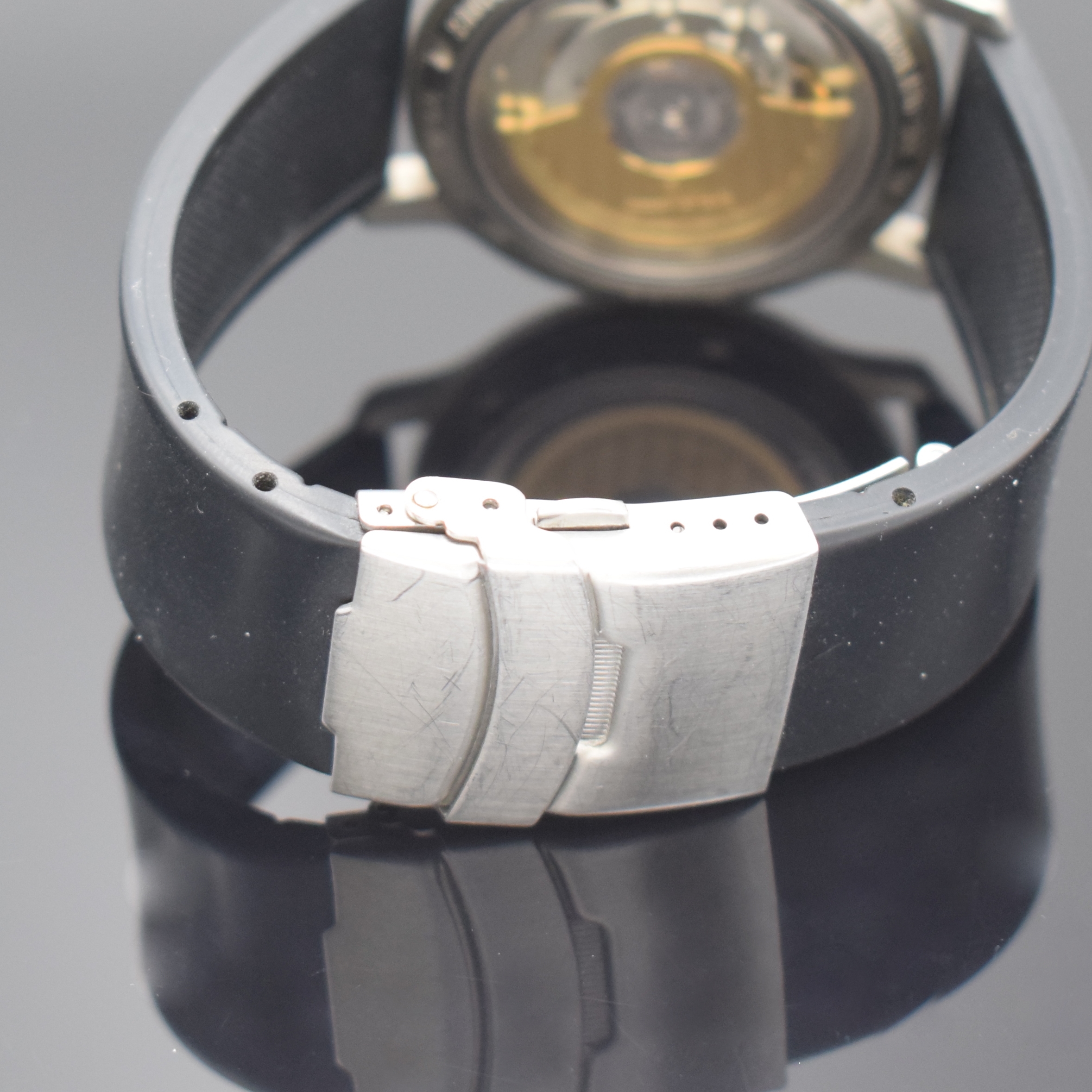 Detail b: SINN auf 200 Stück limitierte Herrenarmbanduhr Referenz 8828, Schweiz/Deutschland um 2002, Automatik, beids. vergl., Boden u. Krone verschr., ...