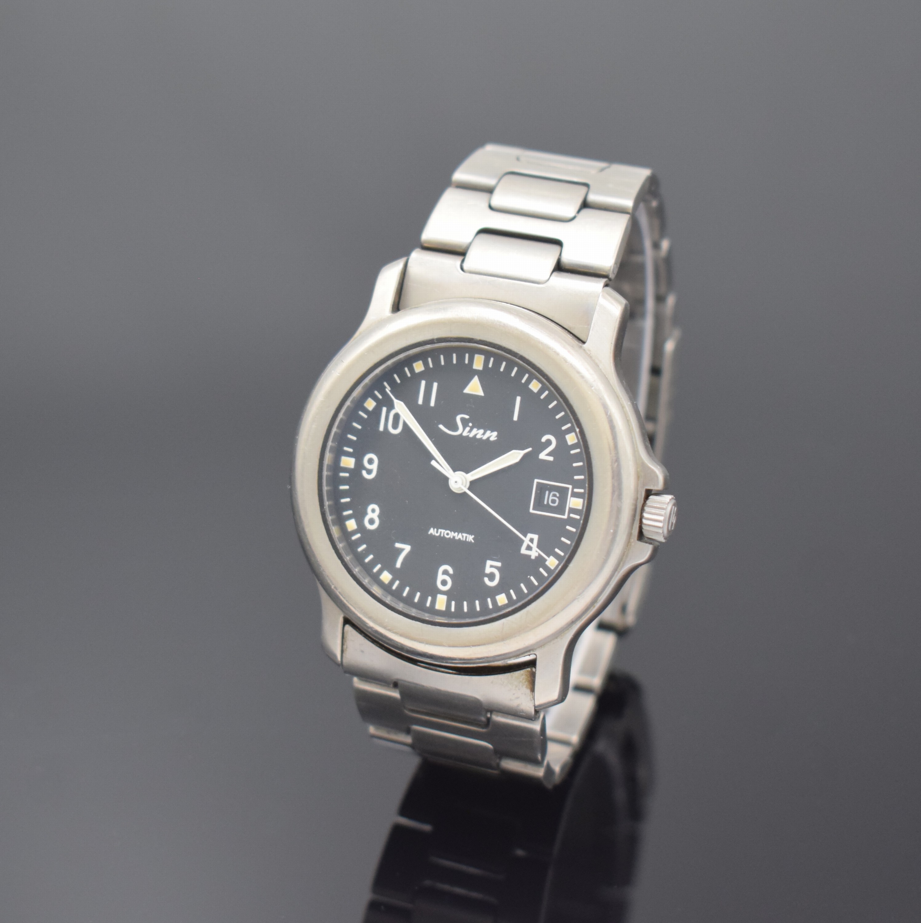 SINN Herrenarmbanduhr Chronometer in Titan, Schweiz/Deutschland um 2000, Automatik, beids. vergl., Boden u. Krone verschr., Saphirglas, orig. ...
