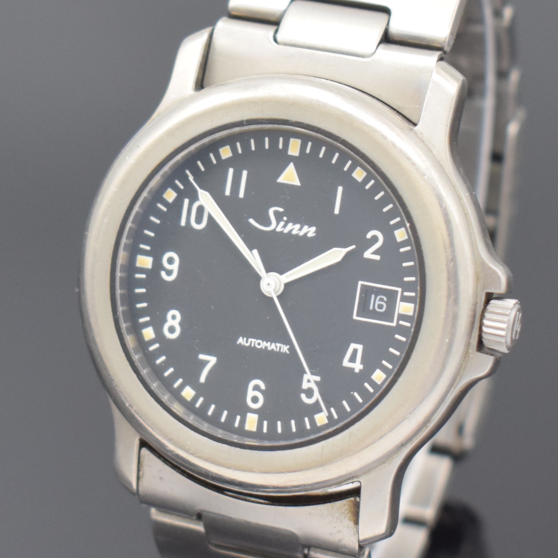 Detail a: SINN Herrenarmbanduhr Chronometer in Titan, Schweiz/Deutschland um 2000, Automatik, beids. vergl., Boden u. Krone verschr., Saphirglas, orig. ...