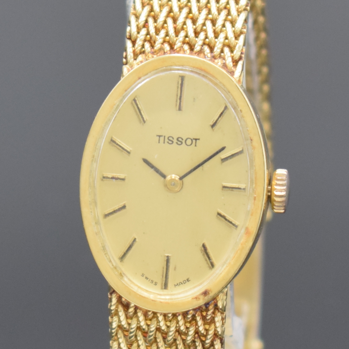 Detail a: TISSOT Damenarmbanduhr in GG 585/000, Handaufzug, Schweiz 1970er Jahre, Milanaiseband, Boden aufgedr., gold. Zifferbl. m. aufgel. Indizes altersbed. ...