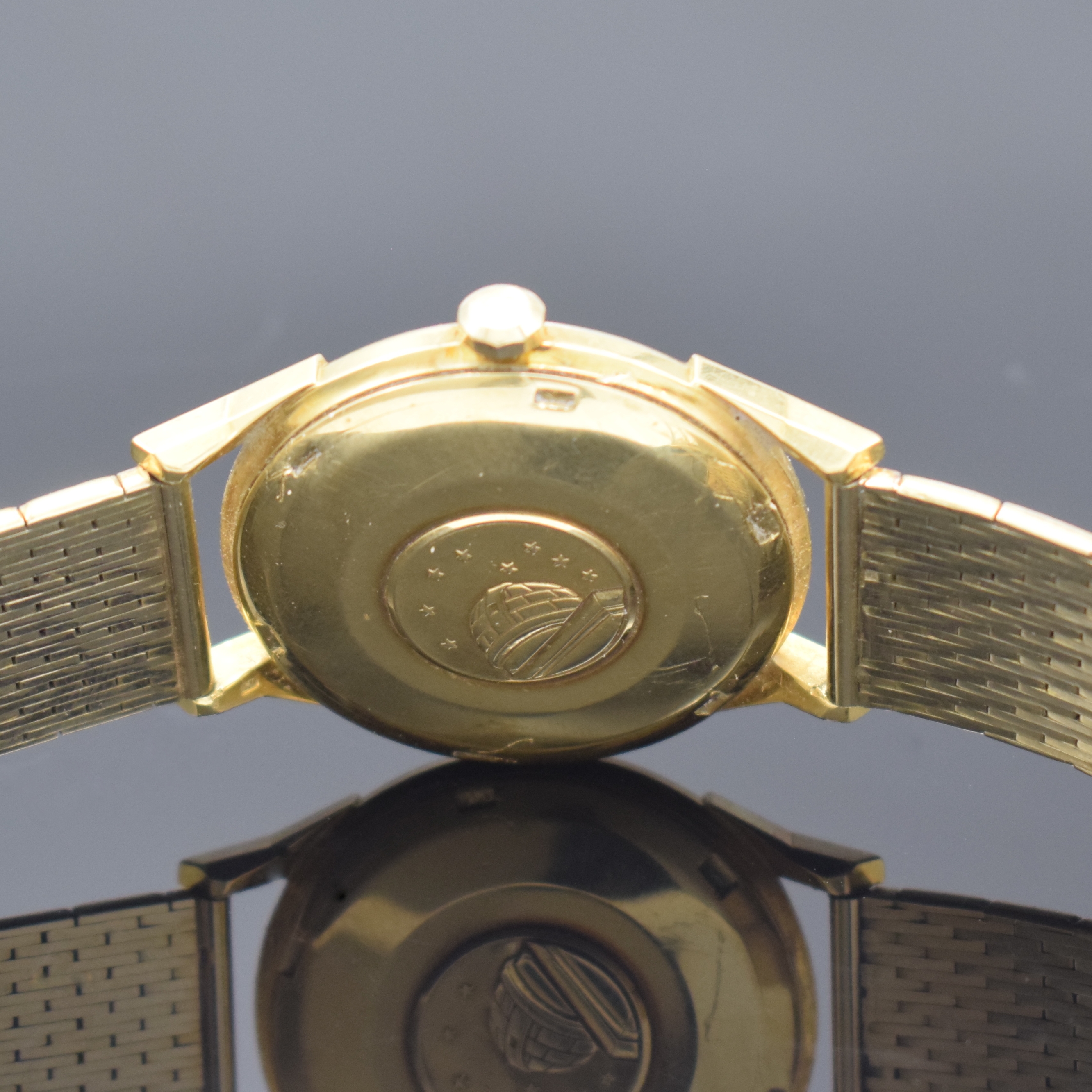 Detail d: OMEGA Herrenarmbanduhr Constellation Chronometer in GG 750/000 Referenz 167.005/6 an neutralem GG 585/000 Milanaiseband, Schweiz um 1965, Automatik, ...