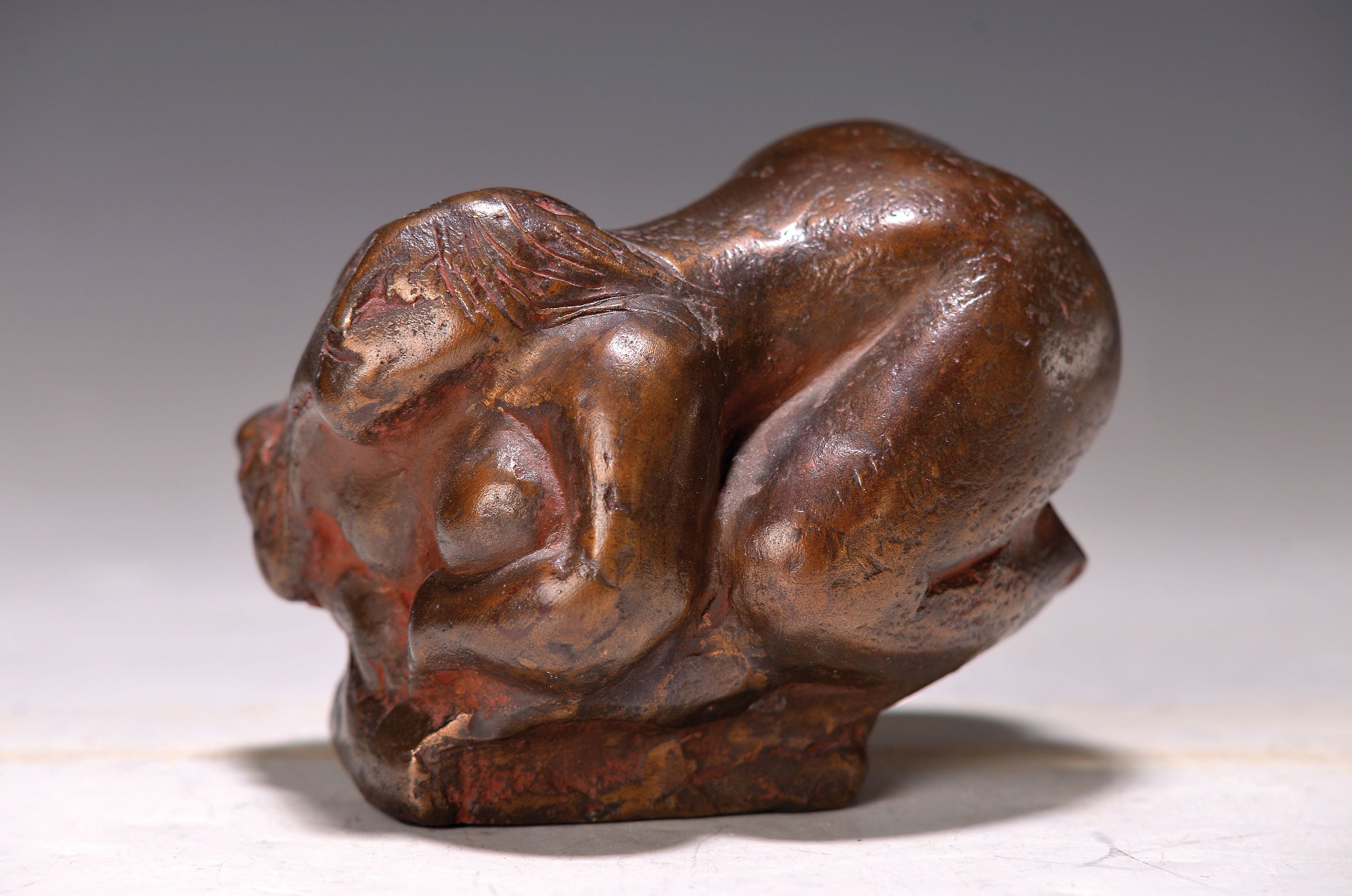 Detail k: Gernot Rumpf, 1941 Kaiserslautern-2025, kauernder weiblicher Akt, Bronzeskulptur, monogr., ca. 8x10x8cm