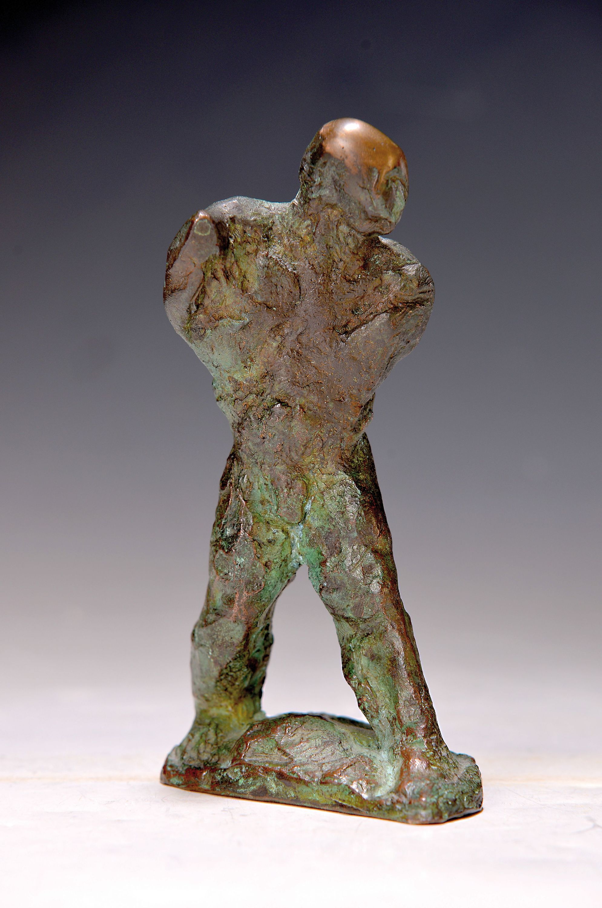 Detail k: Volker Krebs, geb. 952 Bad Dürkheim, schreitender Mann, Bronzeskulptur, monogr. und dat. 97, H. ca. 14cm, Studium an der Akademie Karlsruhe bei ...