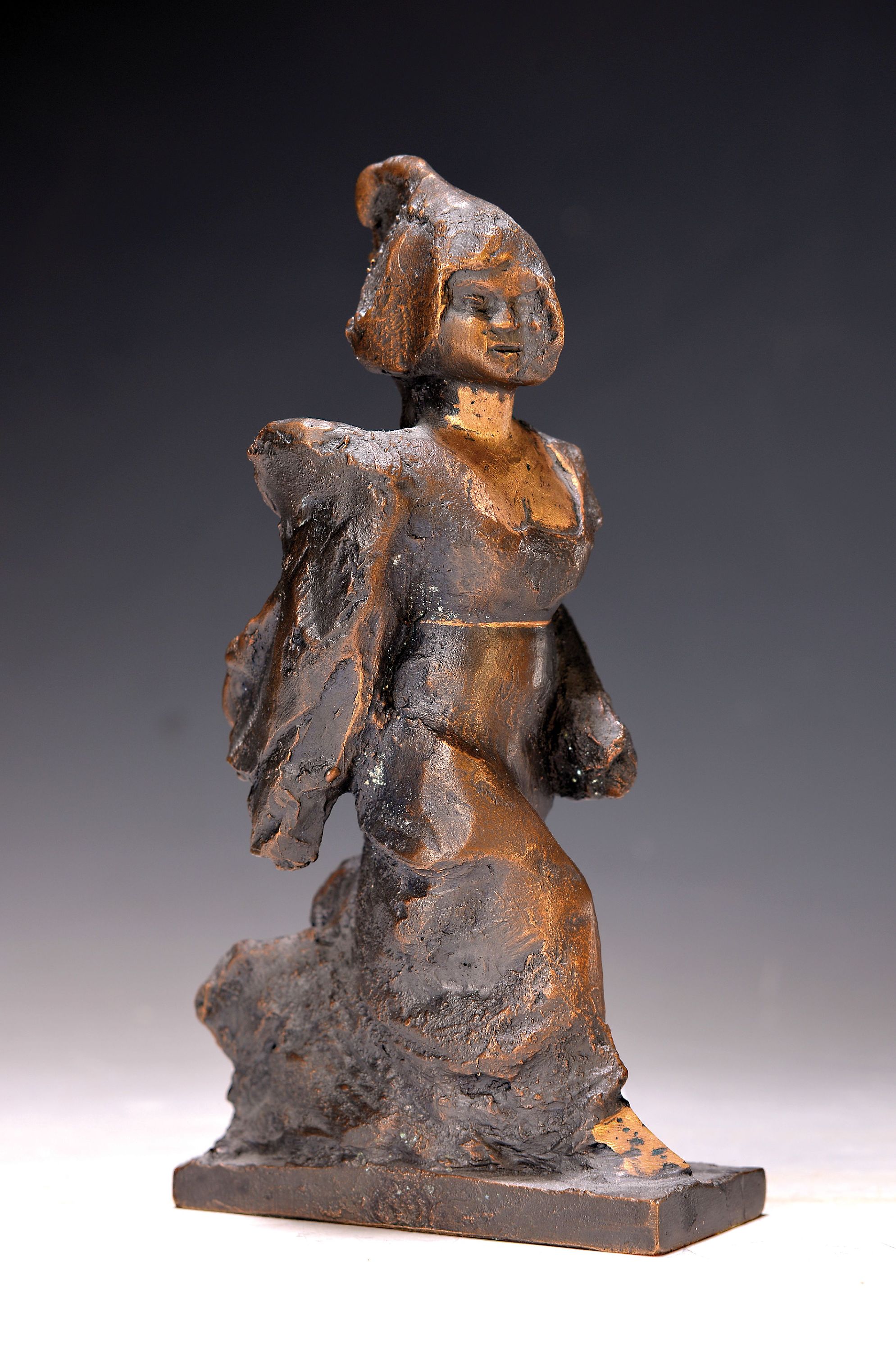 Detail k: Volker Krebs, geb. 1952 Bad Dürkheim, schreitende Frau mit wehendem Gewand, Bronze, monogr. VK und num. 11/12, H. ca. 21cm, Studium an der Akademie ...