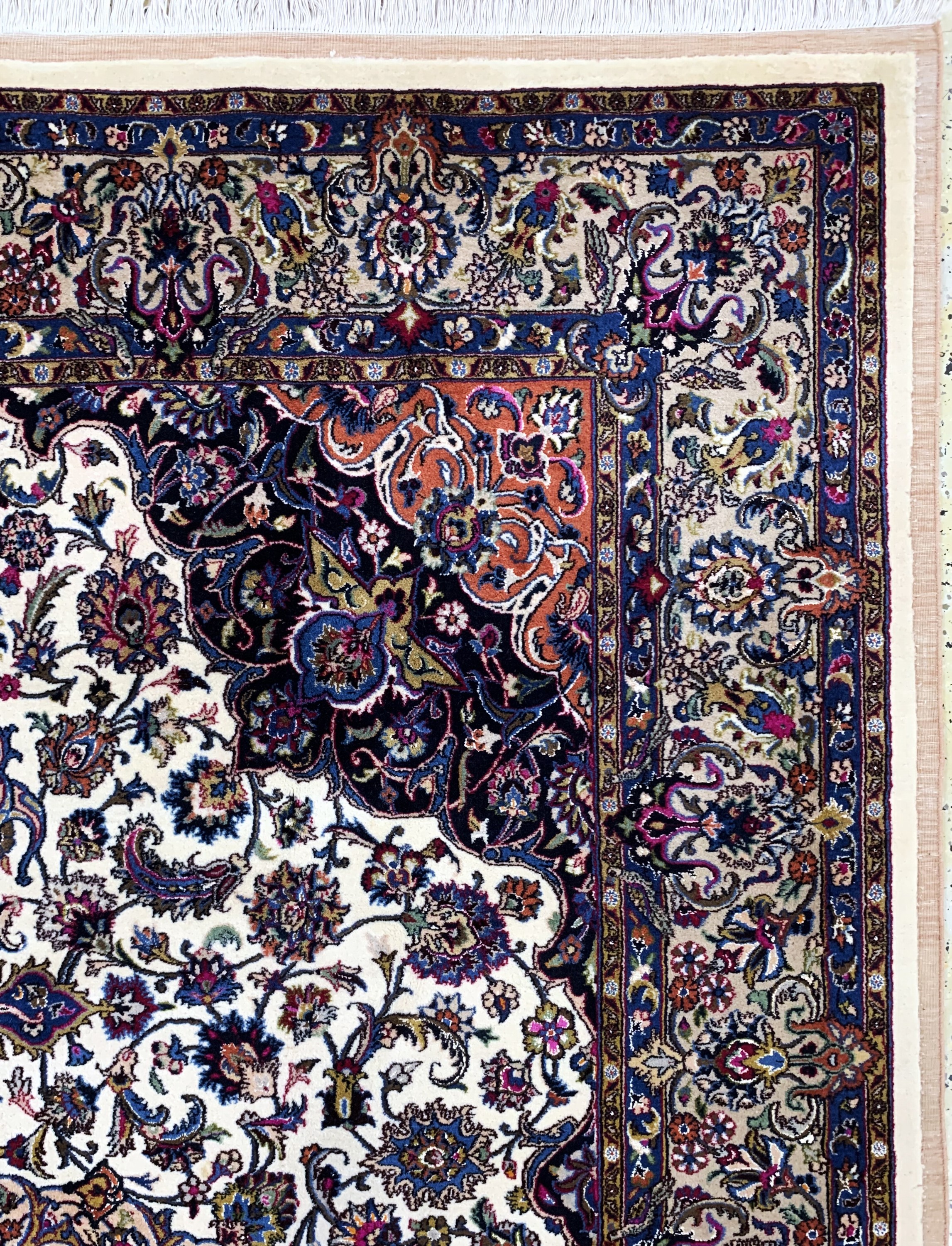 Detail e: Mesched Kork fein, Persien, Ende 20.Jhd, Korkwolle mit Seide, ca. 300 x 204 cm, EHZ: 2