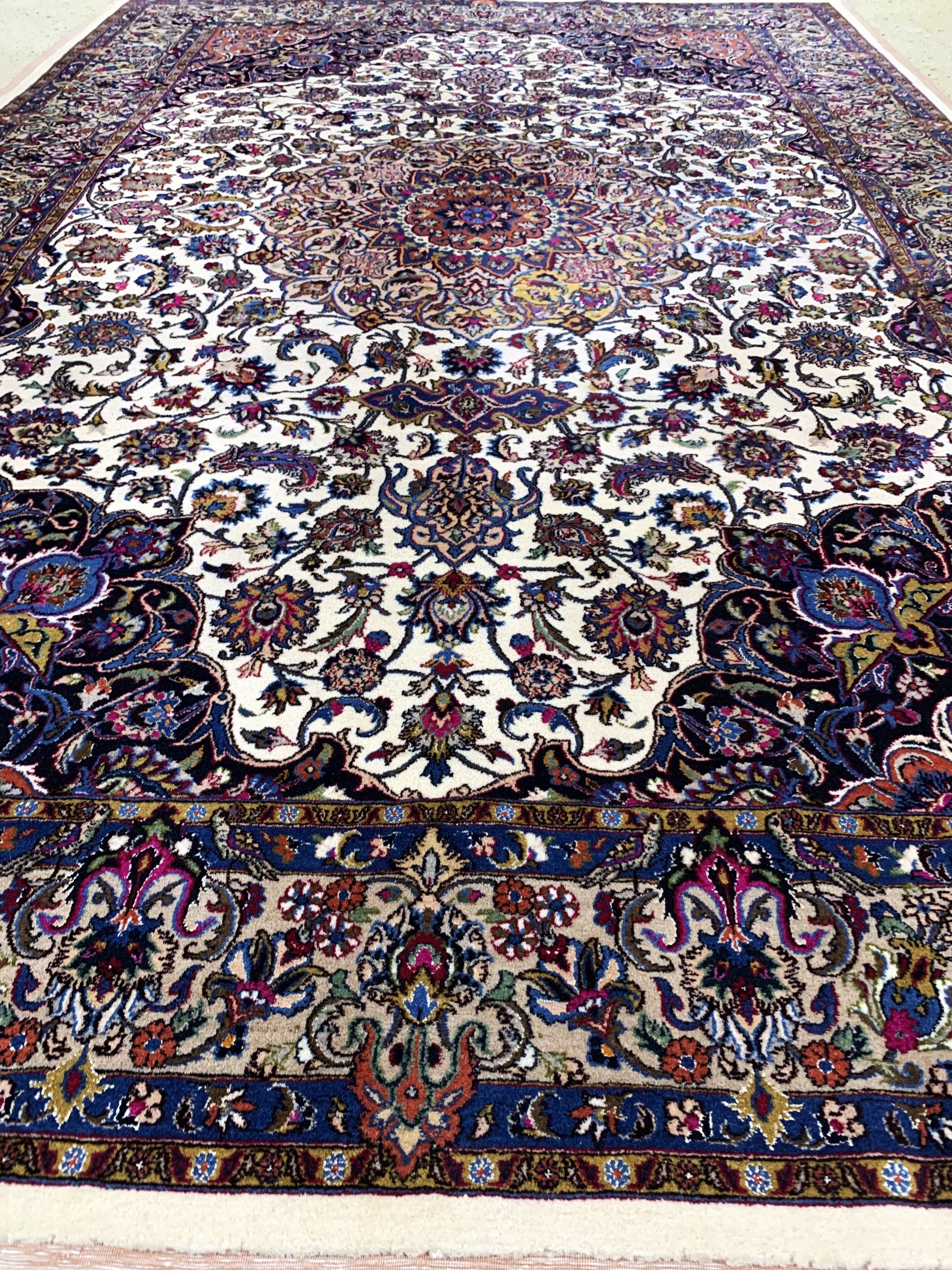 Detail f: Mesched Kork fein, Persien, Ende 20.Jhd, Korkwolle mit Seide, ca. 300 x 204 cm, EHZ: 2
