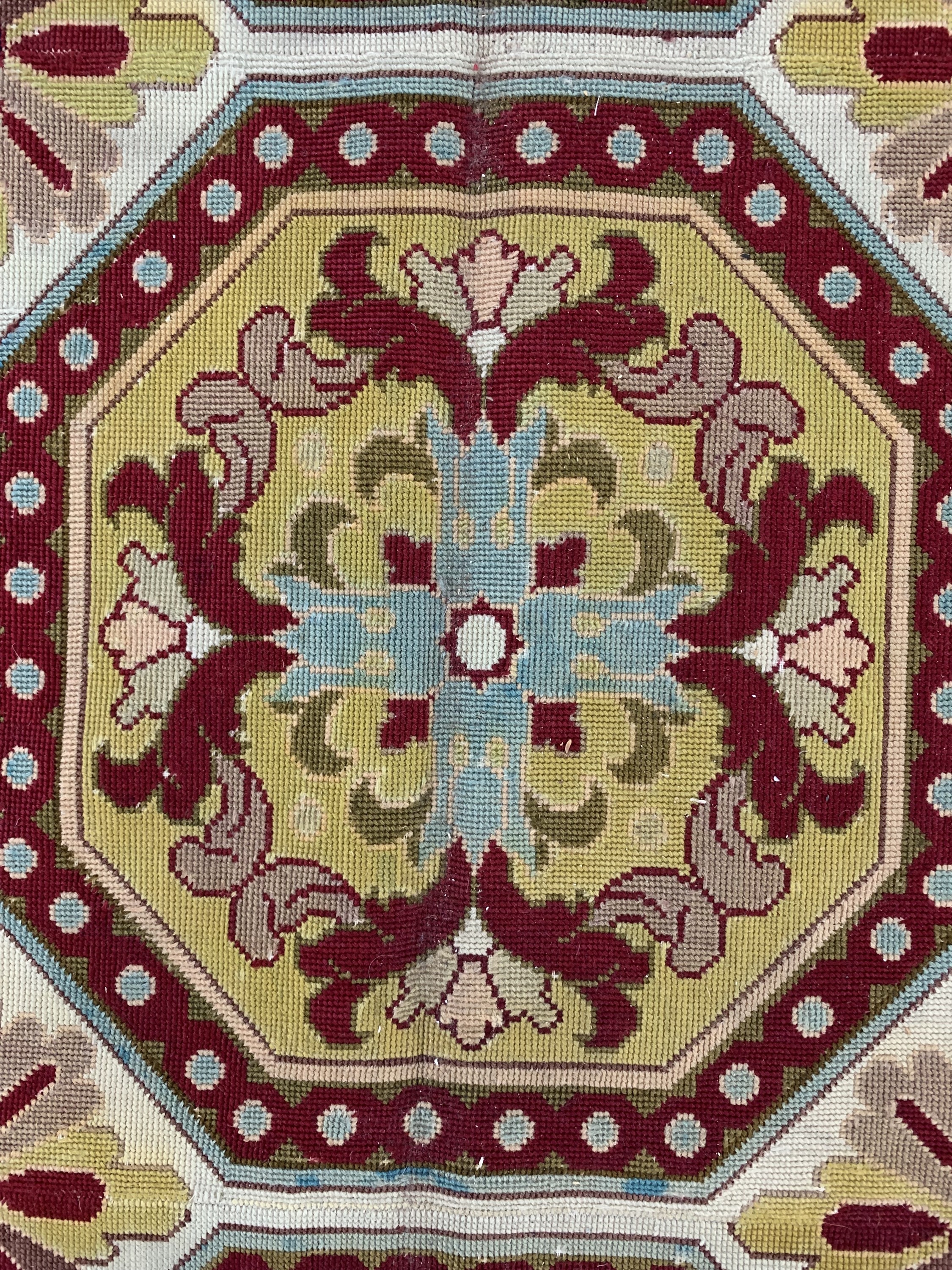 Detail f: "Needle-Point" England, (aus mehreren Bahnen), Anfang 20.Jhd, Wolle auf Baumwolle, ca. 430 x 280 cm, EHZ: 2-3