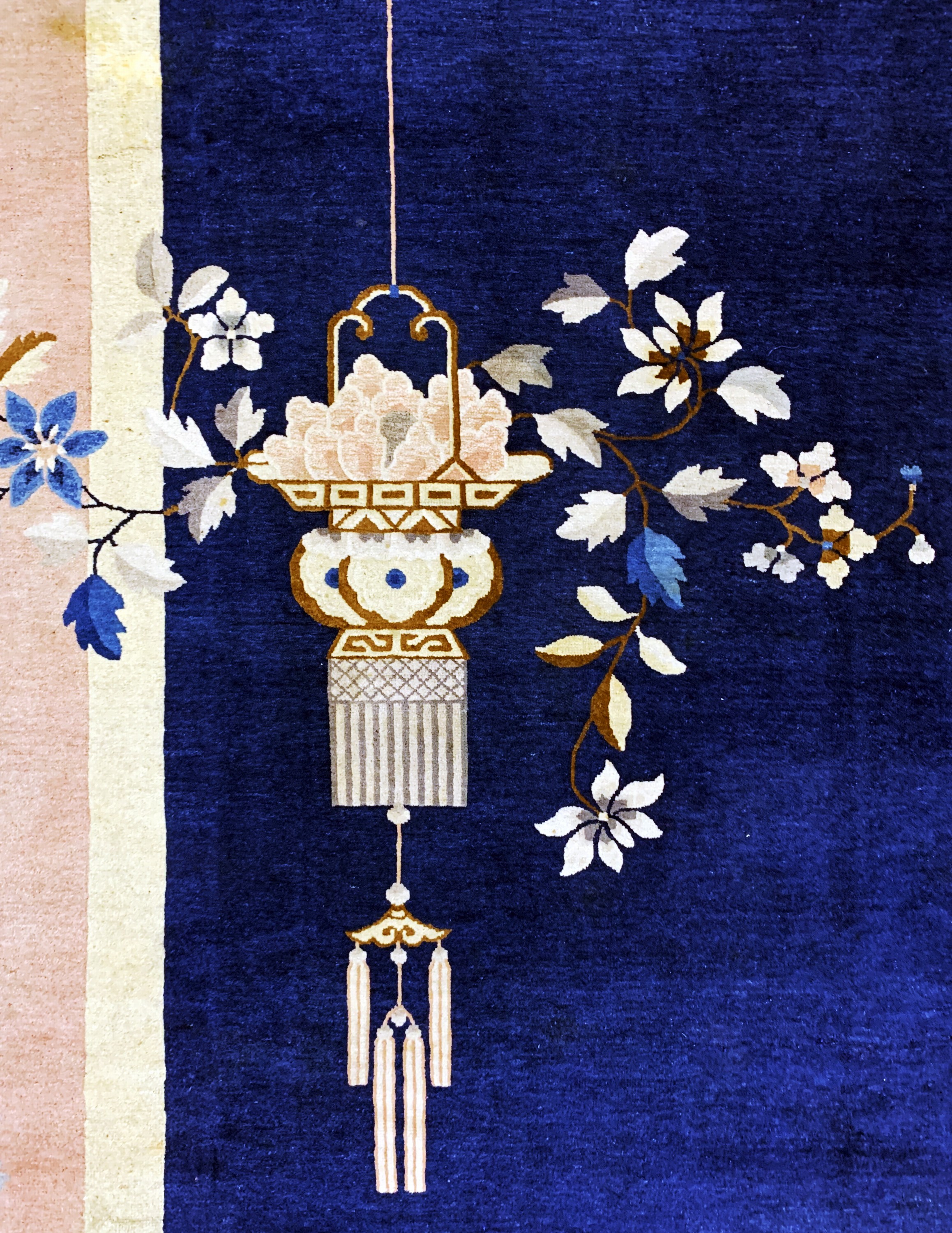 Detail c: Antiker Peking, China, um 1900, Wolle auf Baumwolle, ca. 352 x 282 cm, EHZ: 2(fachkundig gereinigt).