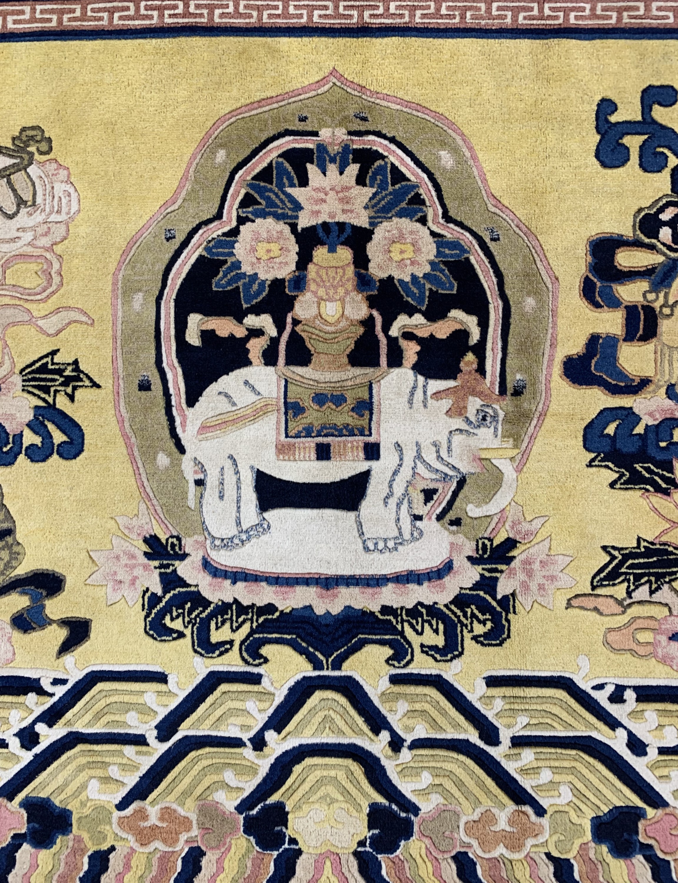 Detail b: Peking fein, China, Mitte 20.Jhd, Wolle aufBaumwolle, ca. 138 x 186 cm, EHZ:(nahezu neuwertig).