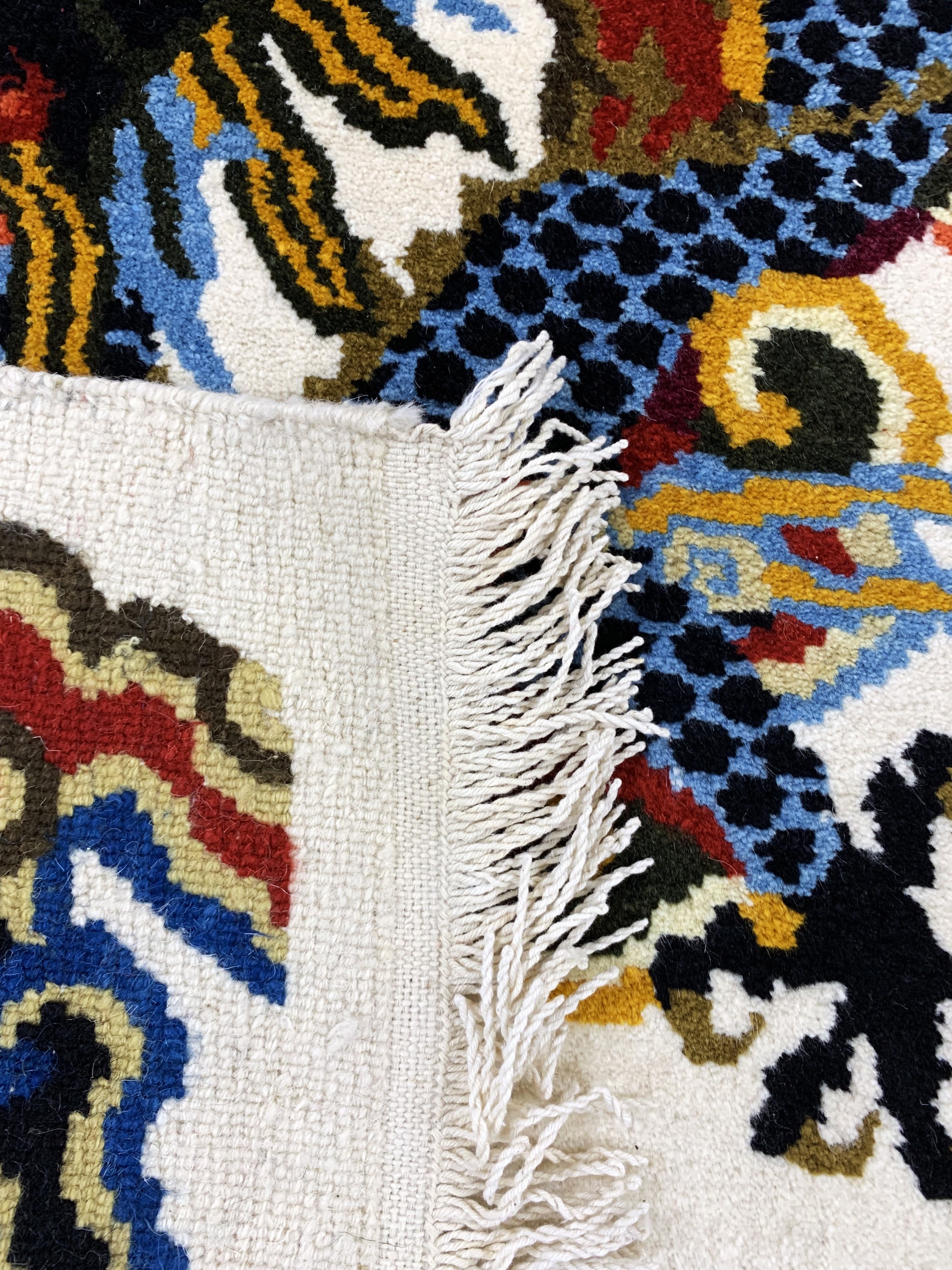 Detail d: "Drachen-Teppich", Nepal, Mitte 20.Jhd, Wolle auf Baumwolle, ca. 150 x 90 cm, EHZ:(nahezu neuwertig).