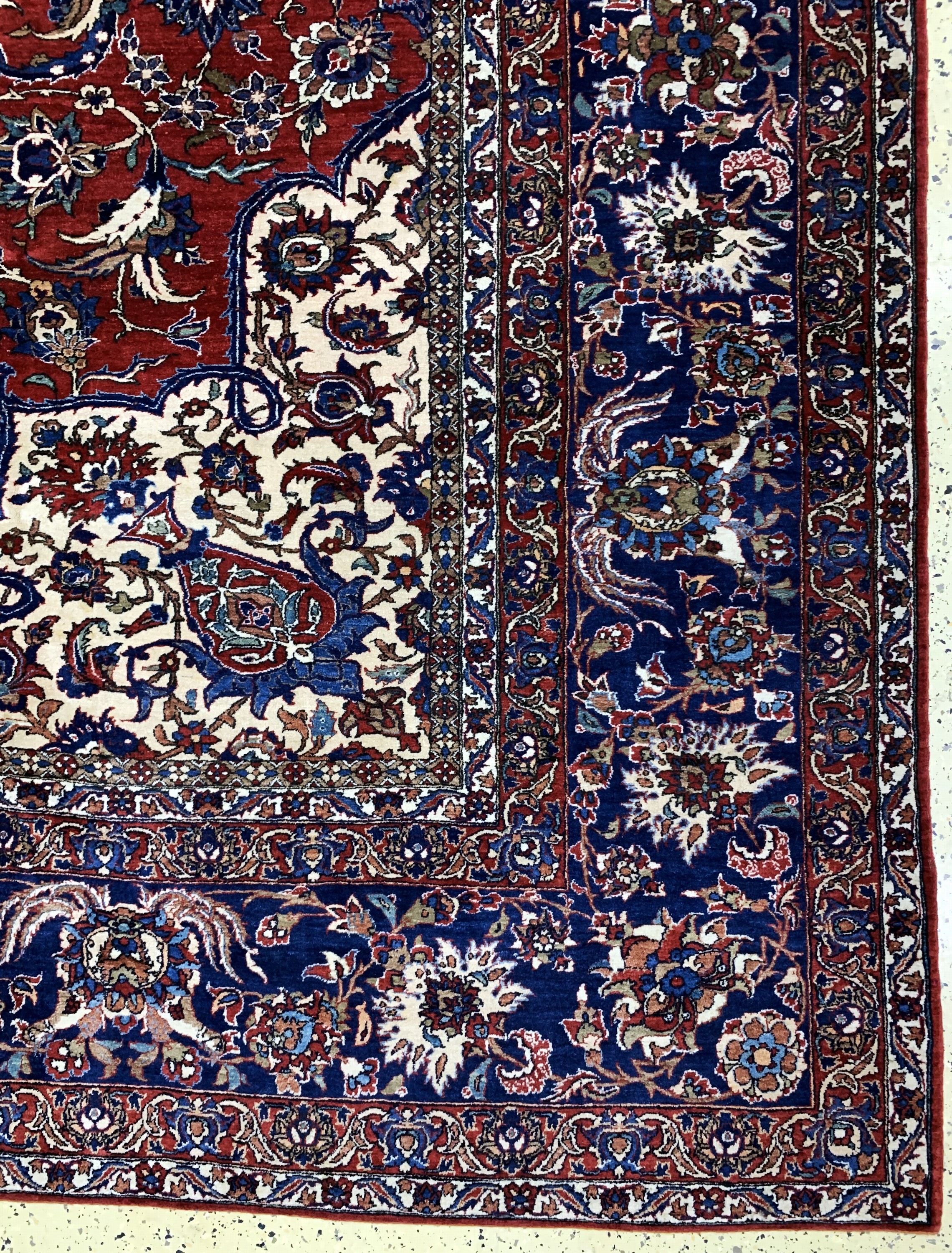 Detail a: Antiker Esfahan, Persien, Anfang 20.Jhd, Wolle auf Baumwolle, ca. 447 x 317 cm, gereinigt, EHZ: 2, (ohne Fransen).