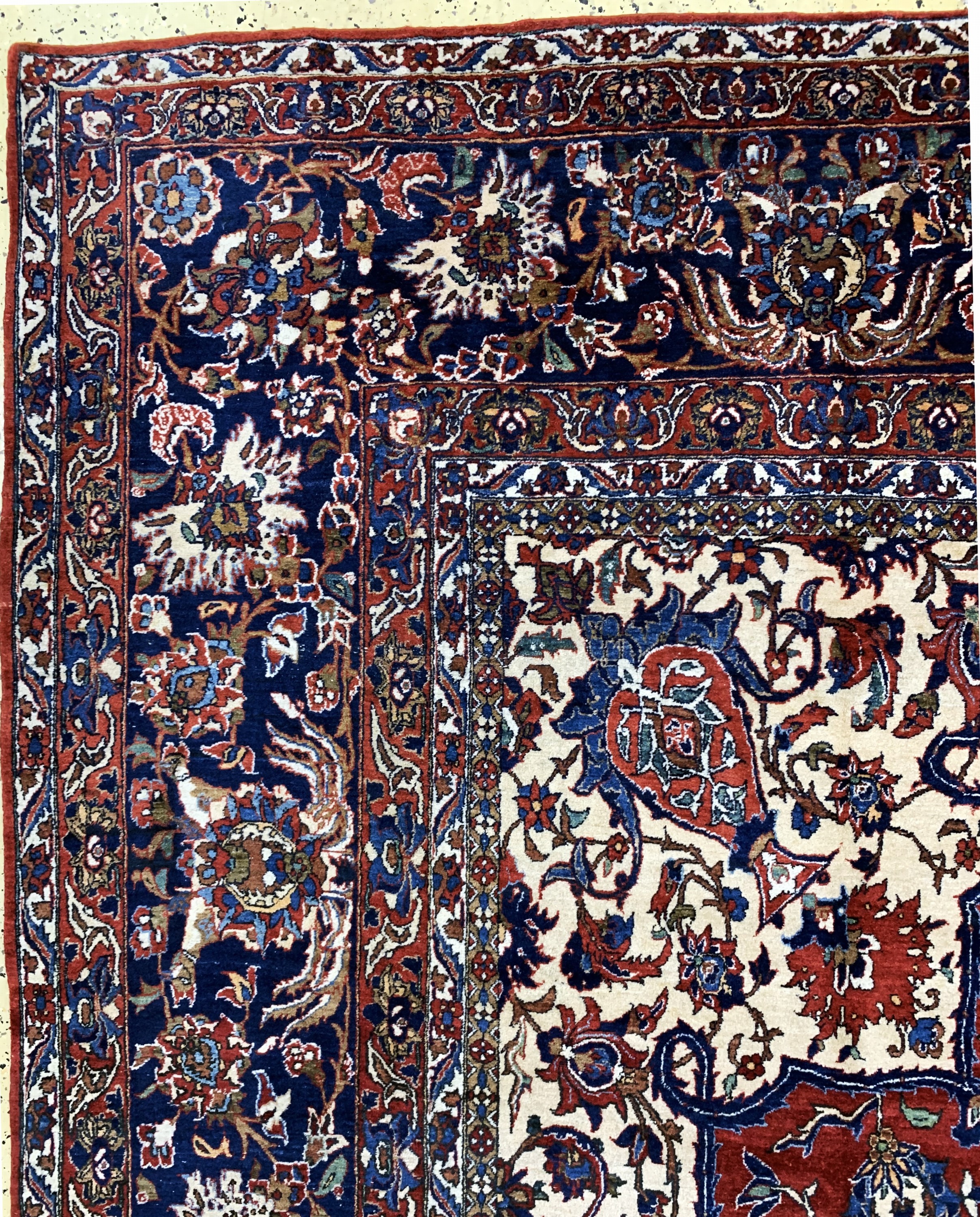 Detail d: Antiker Esfahan, Persien, Anfang 20.Jhd, Wolle auf Baumwolle, ca. 447 x 317 cm, gereinigt, EHZ: 2, (ohne Fransen).