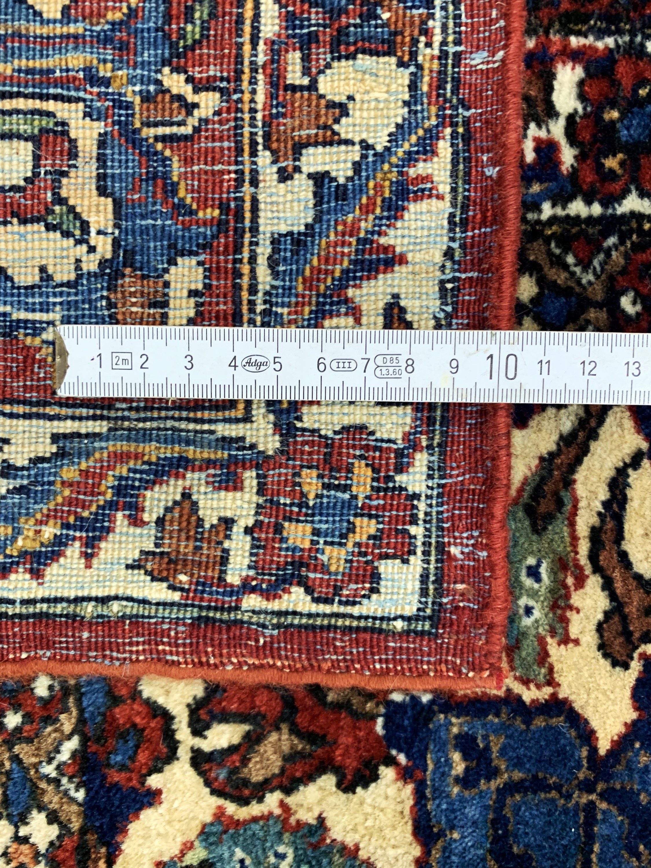 Detail h: Antiker Esfahan, Persien, Anfang 20.Jhd, Wolle auf Baumwolle, ca. 447 x 317 cm, gereinigt, EHZ: 2, (ohne Fransen).