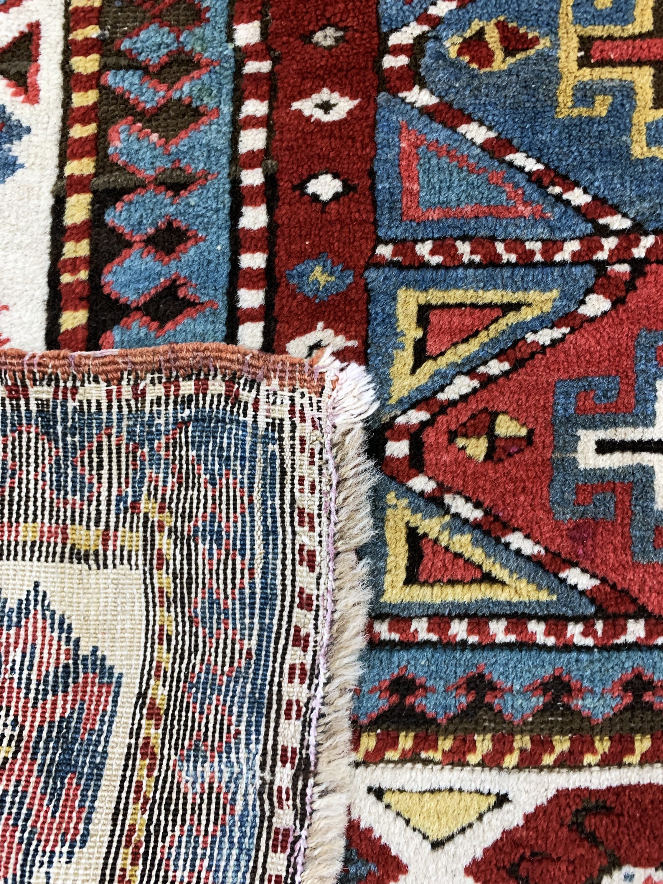 Detail e: Antiker Kazak, Kaukasus, 19.Jhd, Wolle auf Wolle, ca. 280 x 117 cm, EHZ: 3, (Restarierungen)