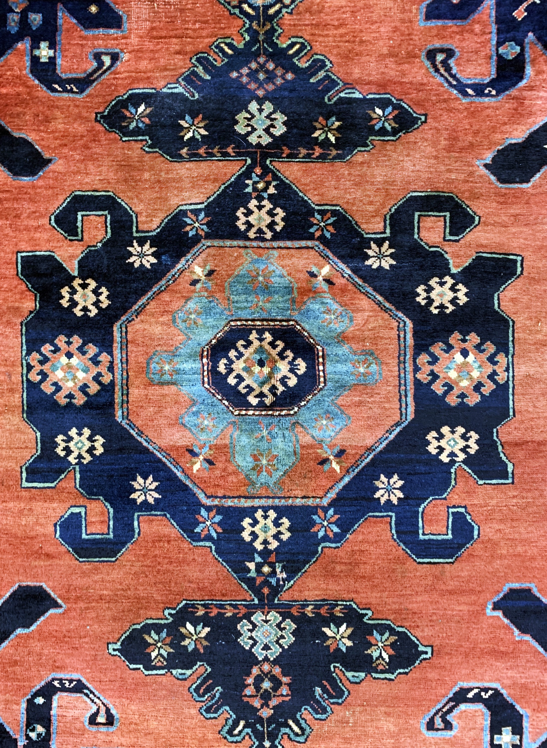 Detail b: Karabagh antik, Kaukasus, um 1900, Wolle auf Wolle, ca. 200 x 155 cm, gereinigt, EHZ: 3