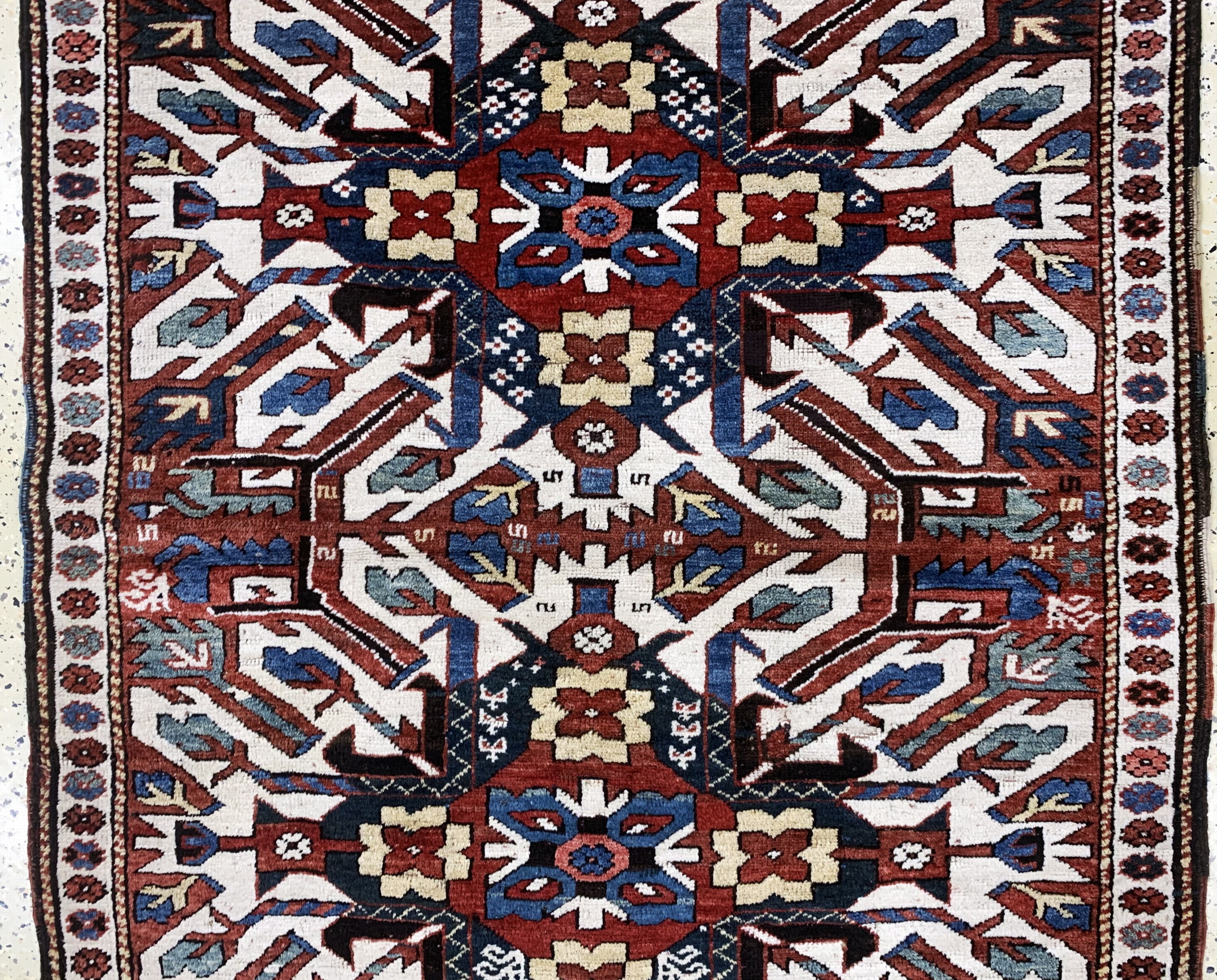 Detail b: "Adler-Kazak"antik, Kaukasus, um 1900, Wolle auf Wolle, ca. 275 x 125 cm, EHZ: 2-3, (kleine Restaurierungen)
