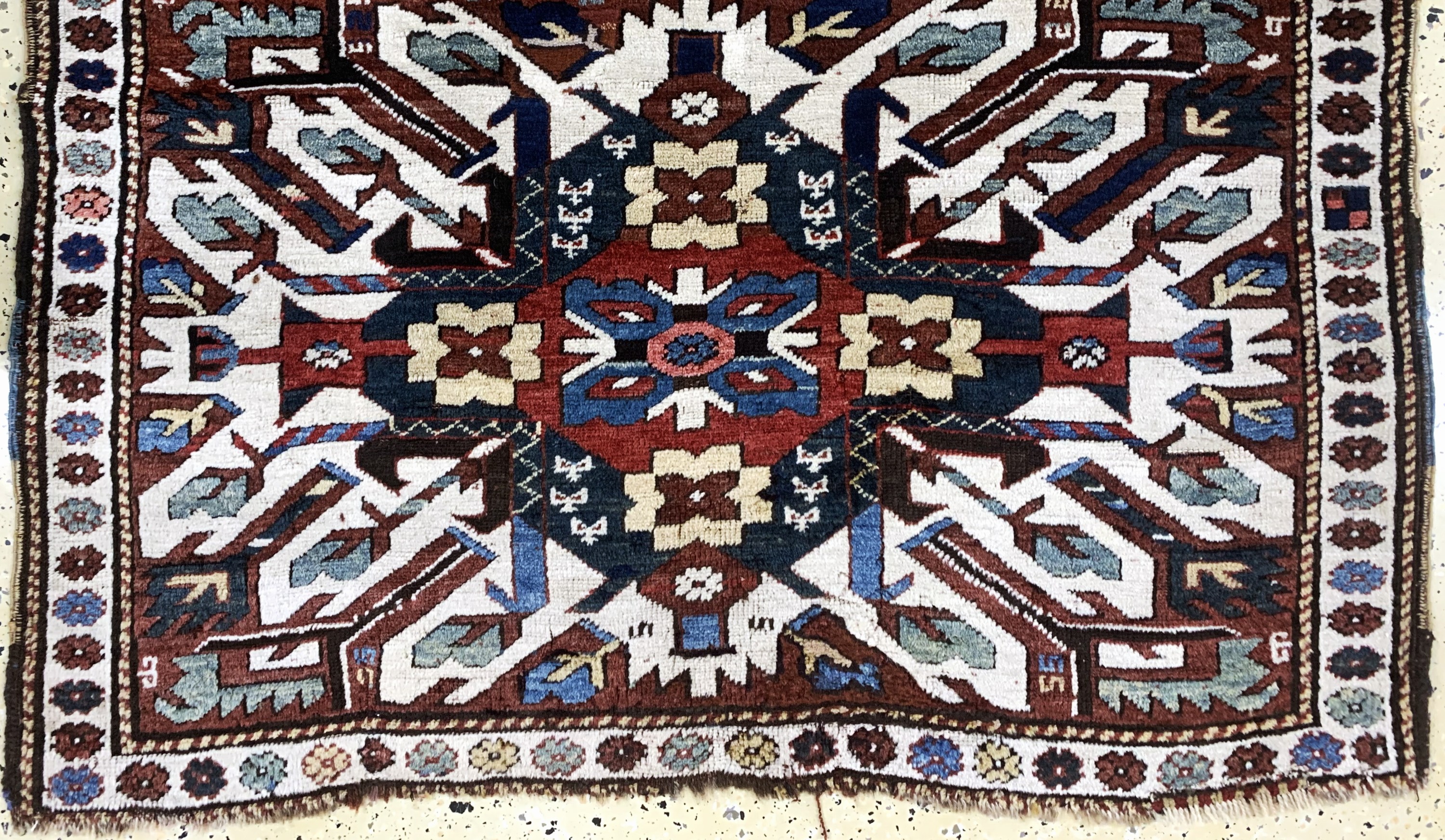 Detail c: "Adler-Kazak"antik, Kaukasus, um 1900, Wolle auf Wolle, ca. 275 x 125 cm, EHZ: 2-3, (kleine Restaurierungen)