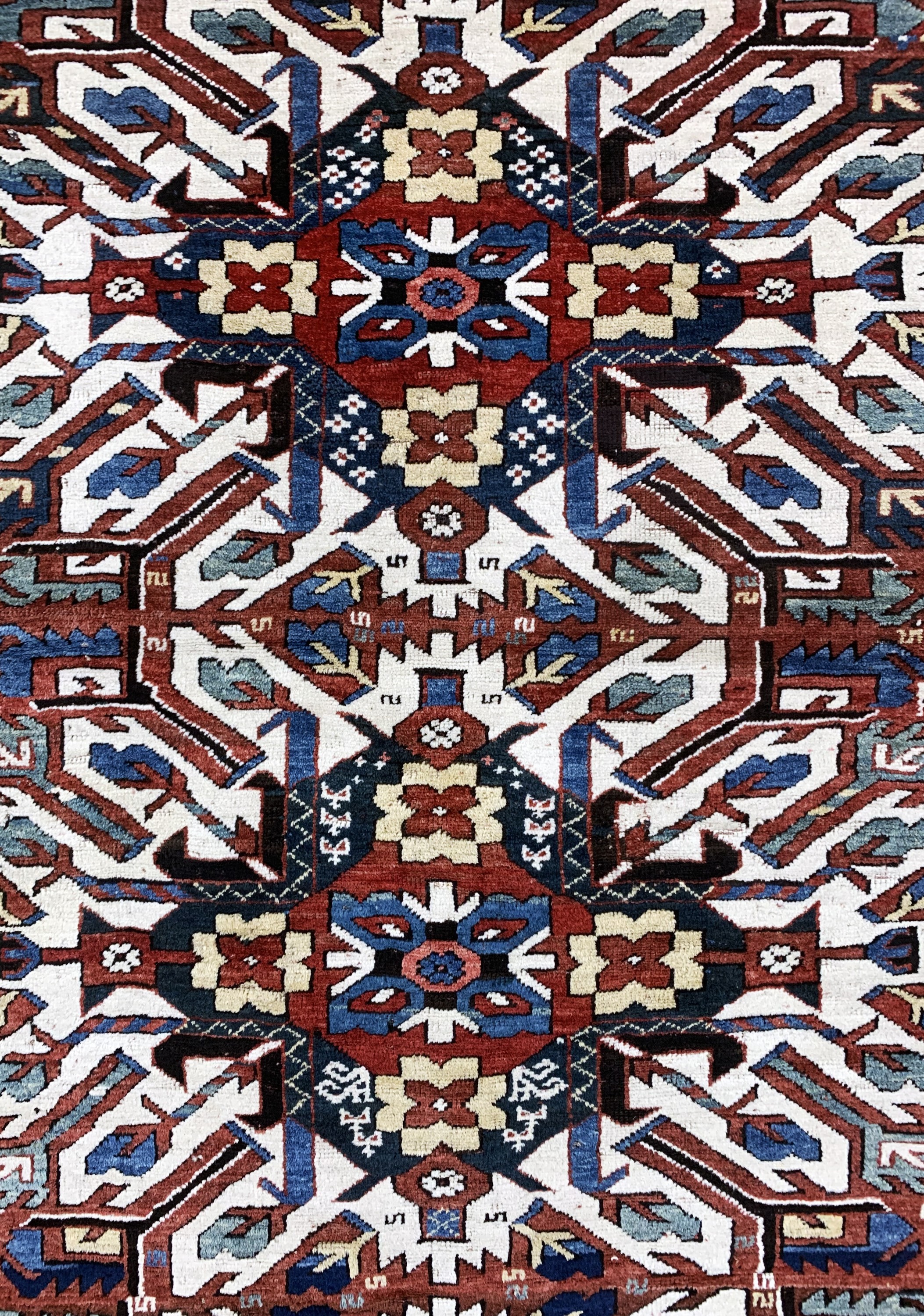 Detail d: "Adler-Kazak"antik, Kaukasus, um 1900, Wolle auf Wolle, ca. 275 x 125 cm, EHZ: 2-3, (kleine Restaurierungen)