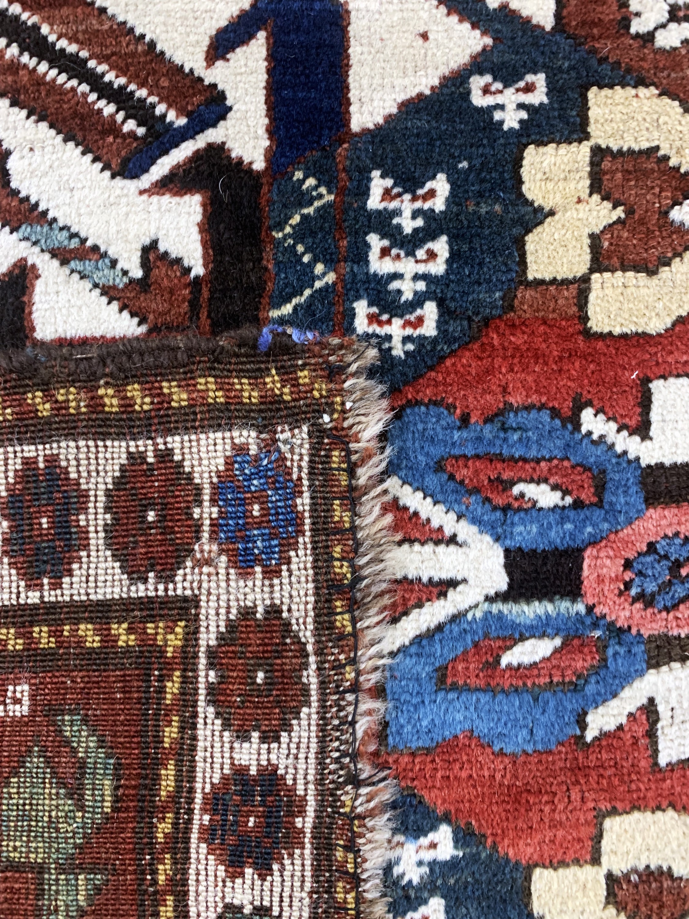 Detail f: "Adler-Kazak"antik, Kaukasus, um 1900, Wolle auf Wolle, ca. 275 x 125 cm, EHZ: 2-3, (kleine Restaurierungen)